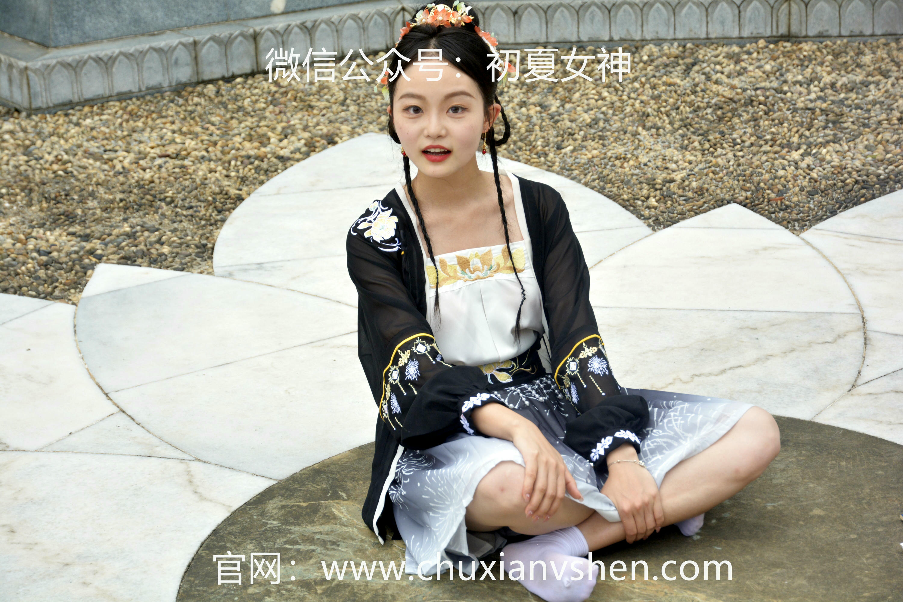 初夏女神 NO.041 双双 汉元素[160P+1V／3.36GB]_第4集