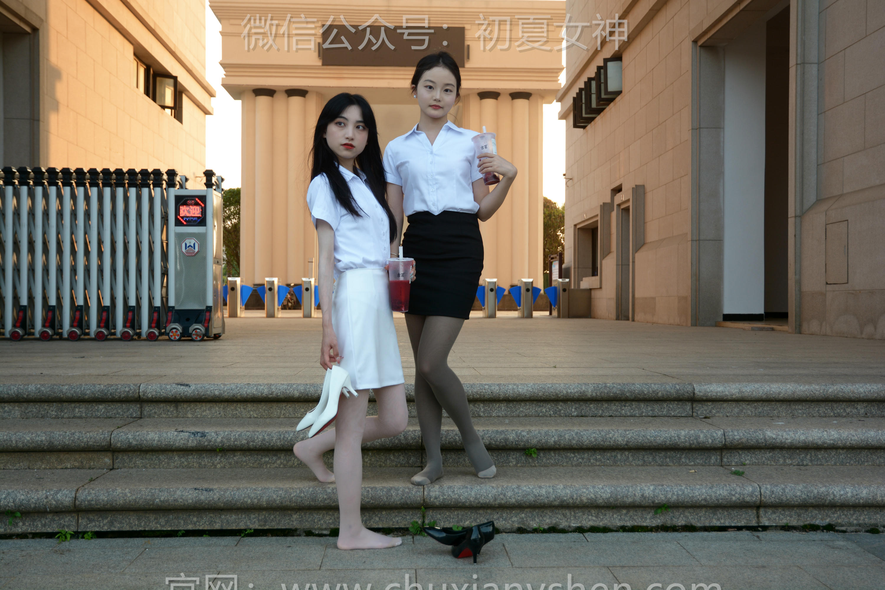 初夏女神 NO.217 柒柒、双双 黑白正装 [90P1V-3.59GB]_第2集