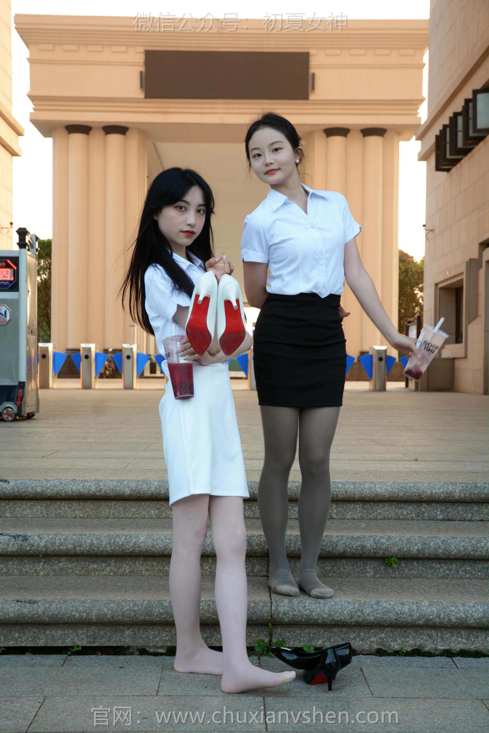 初夏女神 NO.217 柒柒、双双 黑白正装 [90P1V-3.59GB]_第2集