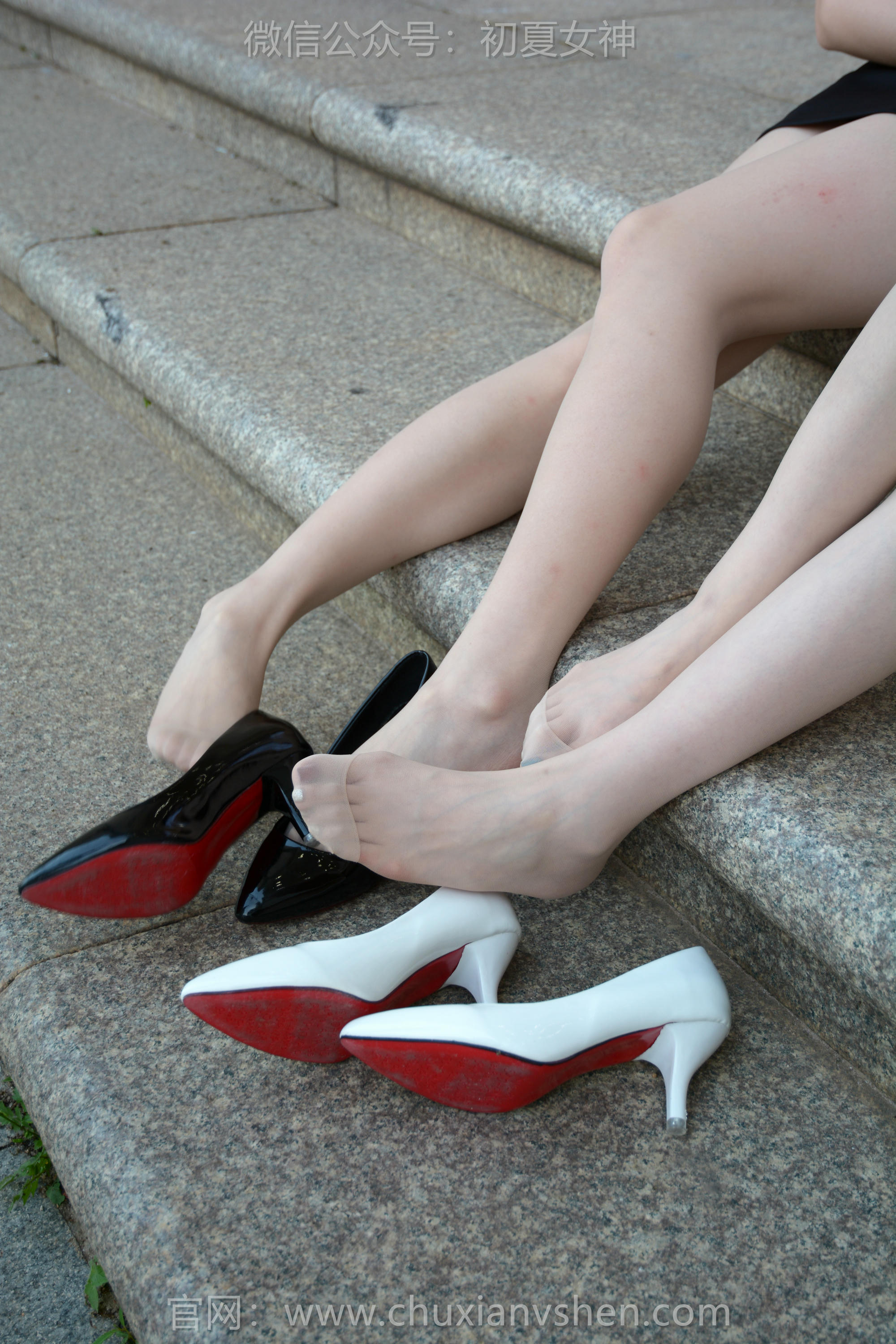 初夏女神 NO.217 柒柒、双双 黑白正装 [90P1V-3.59GB]_第5集