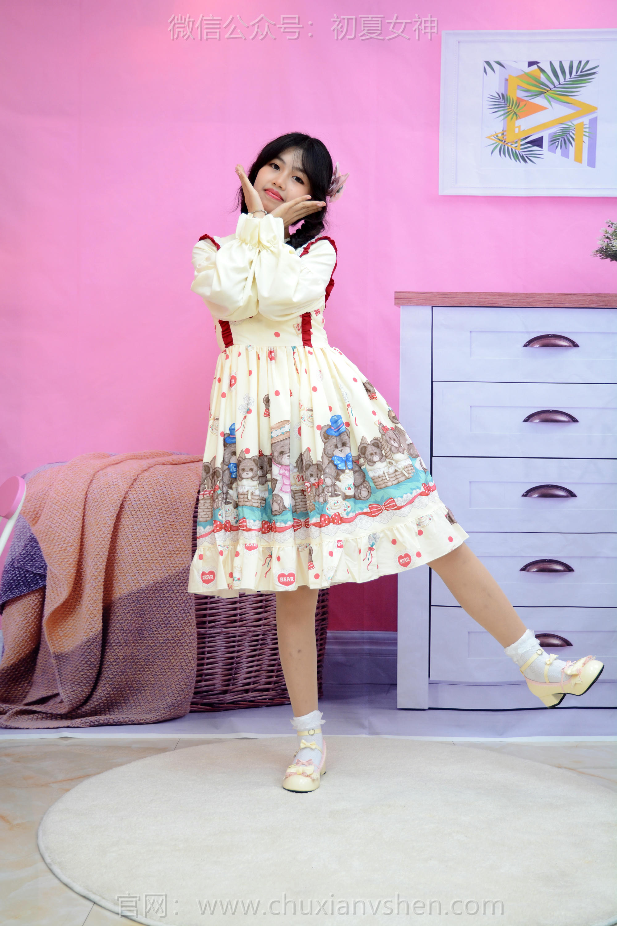 初夏女神 NO.220 希希 再见高中 [88P1V-3.89GB]_第1集