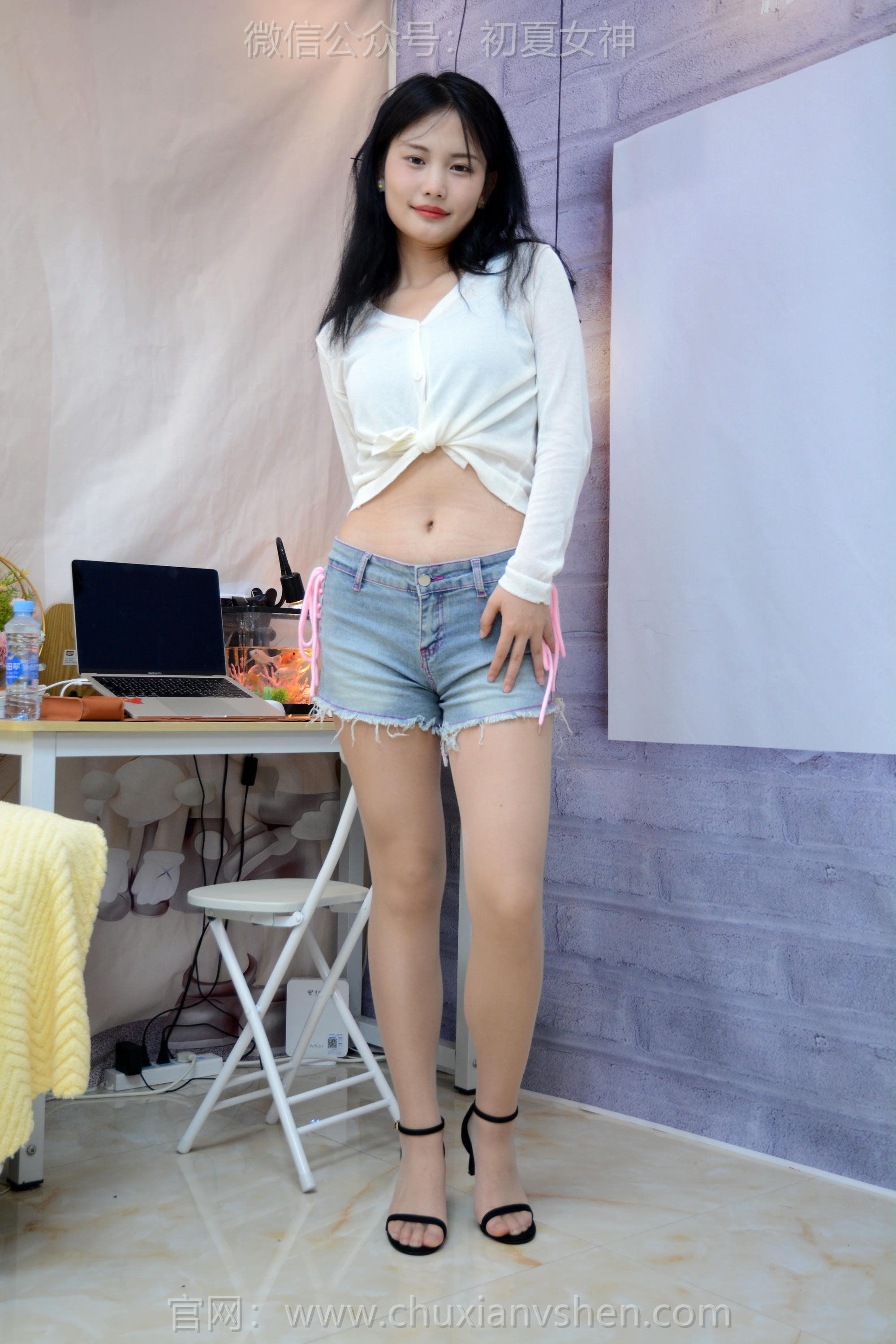 初夏女神 NO.225 幺幺 职业微笑 [100P1V 4.40GB]_第1集