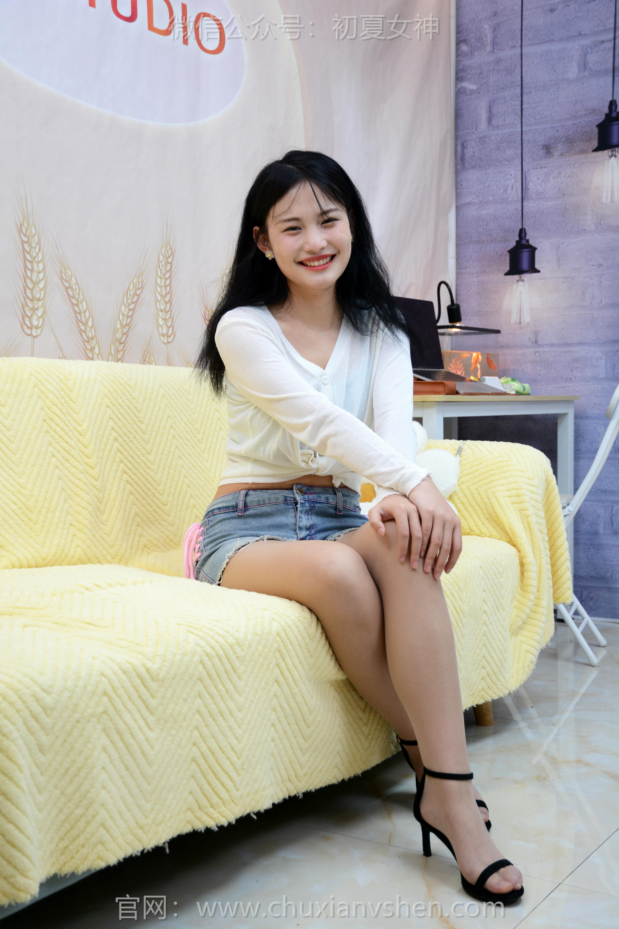 初夏女神 NO.225 幺幺 职业微笑 [100P1V 4.40GB]_第1集