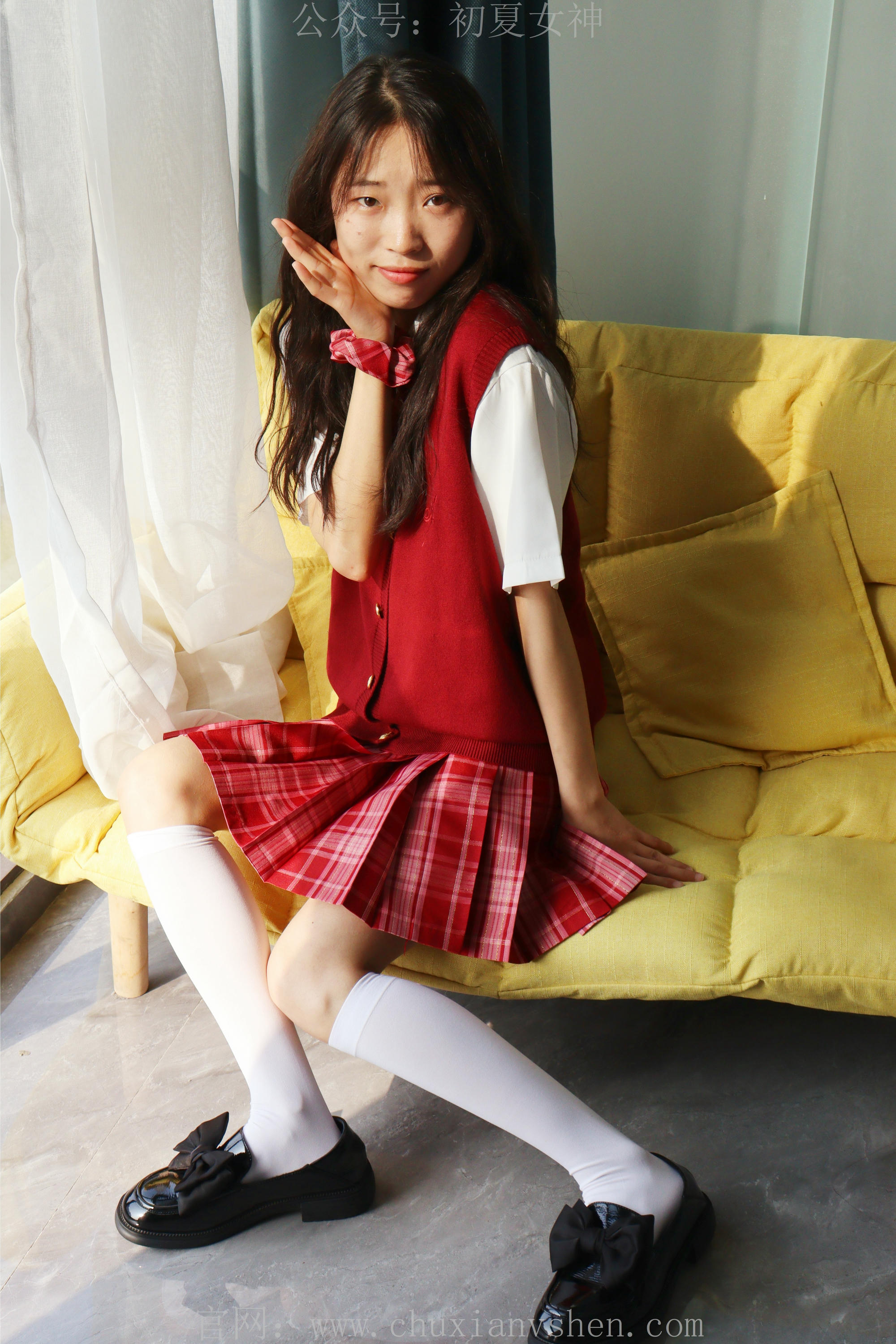 初夏女神 NO.229 蓝莓~S码大红色JK套搭小黑皮鞋 [100P1V 6.11 GB]_第1集