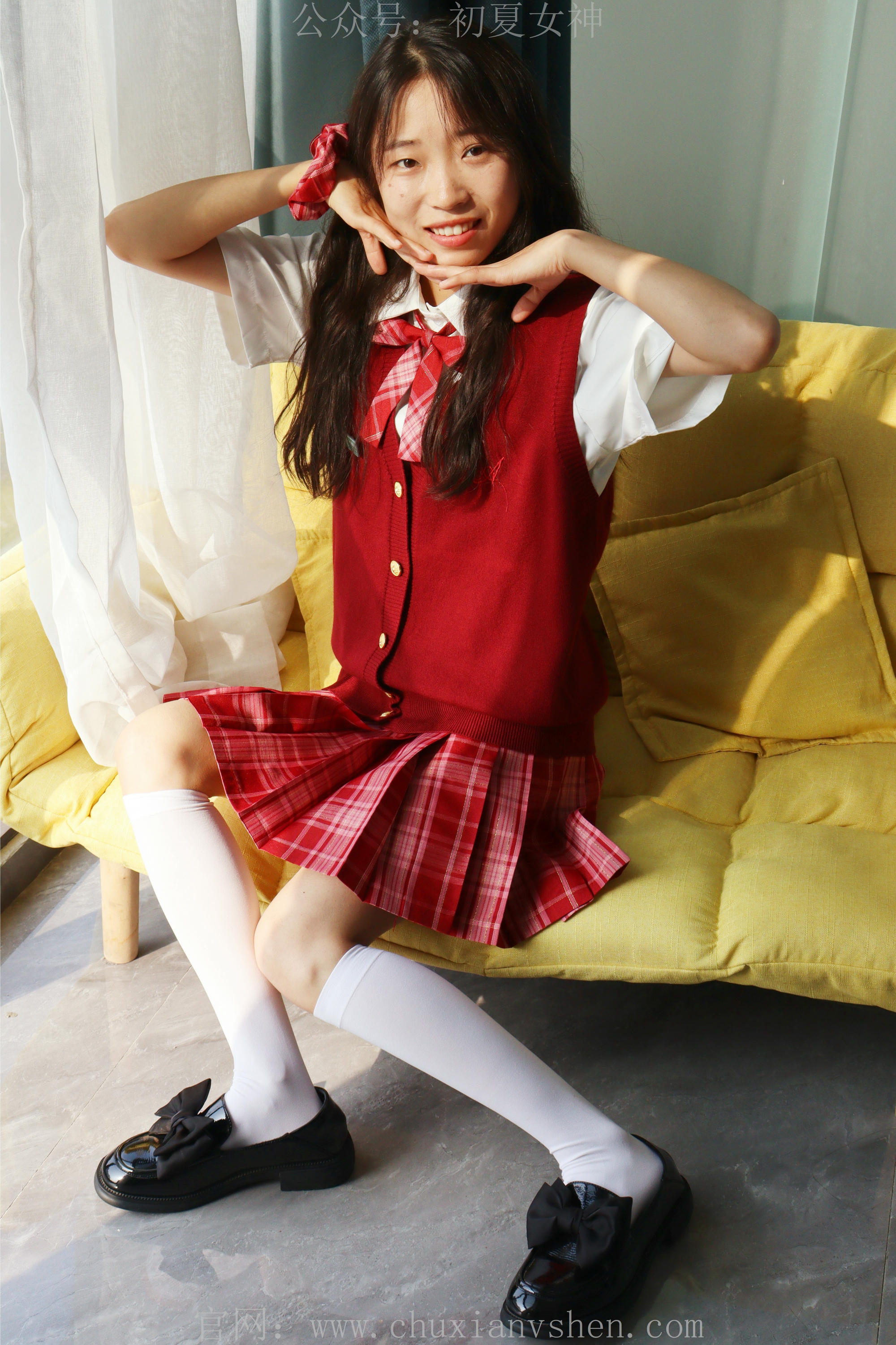 初夏女神 NO.229 蓝莓~S码大红色JK套搭小黑皮鞋 [100P1V 6.11 GB]_第1集