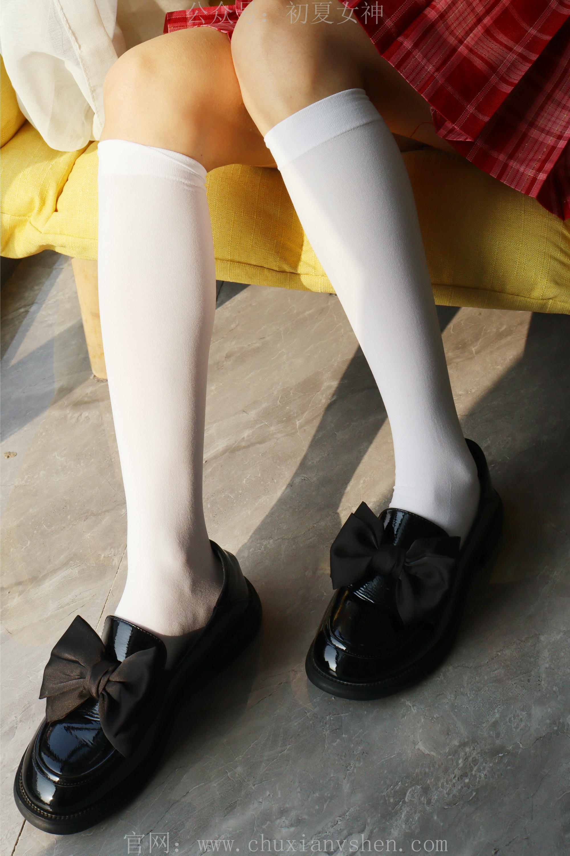 初夏女神 NO.229 蓝莓~S码大红色JK套搭小黑皮鞋 [100P1V 6.11 GB]_第1集