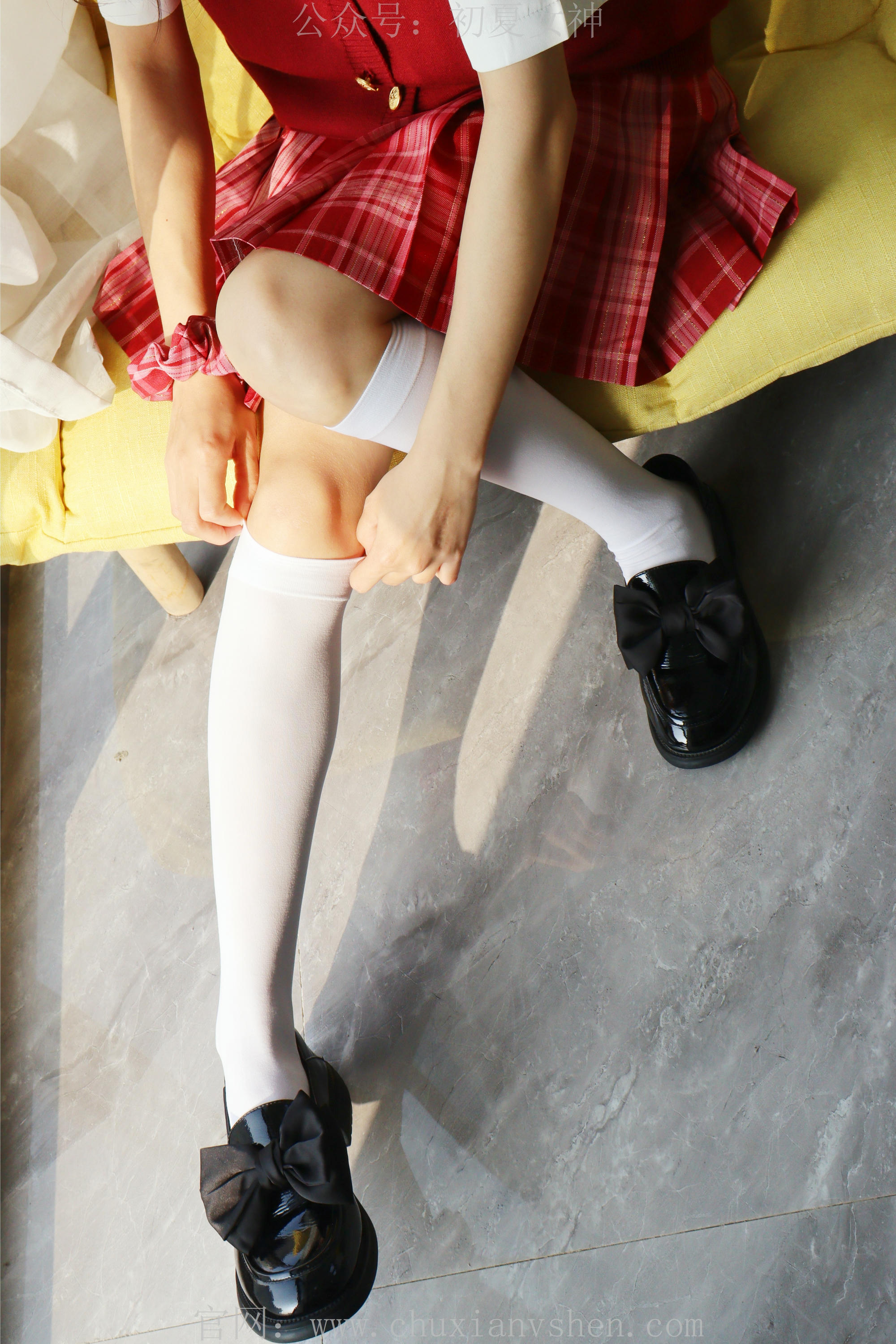 初夏女神 NO.229 蓝莓~S码大红色JK套搭小黑皮鞋 [100P1V 6.11 GB]_第1集