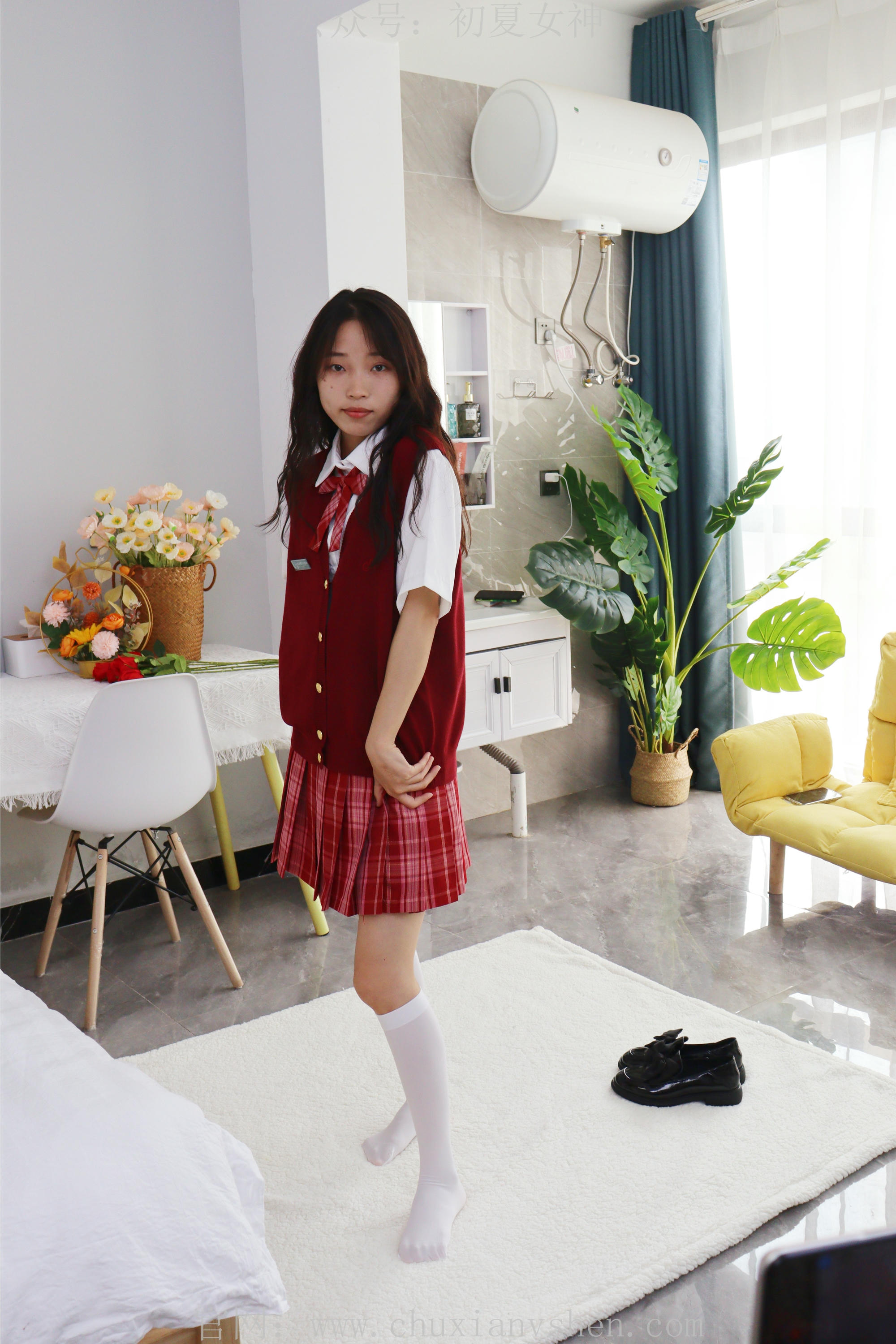 初夏女神 NO.229 蓝莓~S码大红色JK套搭小黑皮鞋 [100P1V 6.11 GB]_第1集