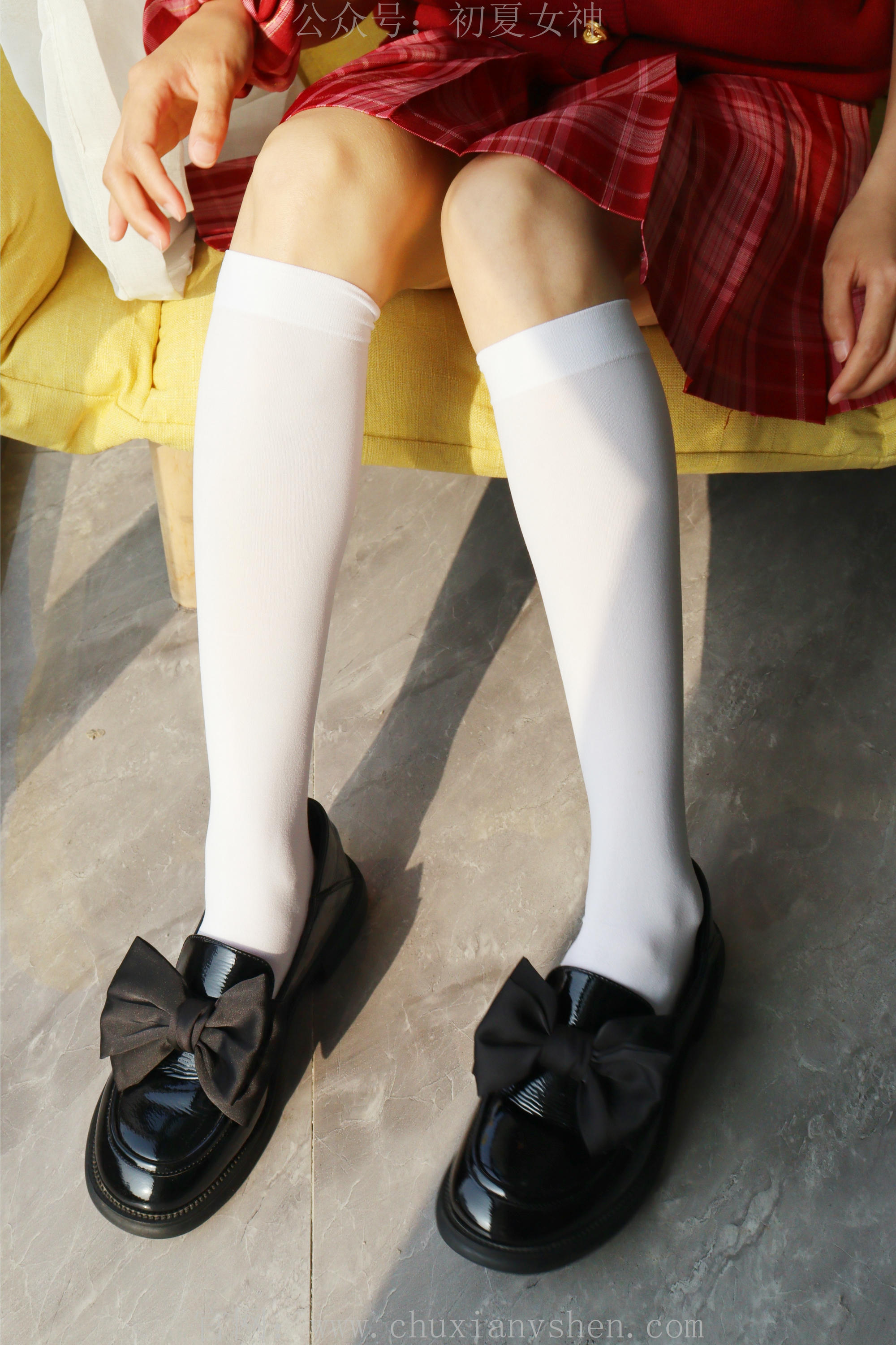 初夏女神 NO.229 蓝莓~S码大红色JK套搭小黑皮鞋 [100P1V 6.11 GB]_第2集