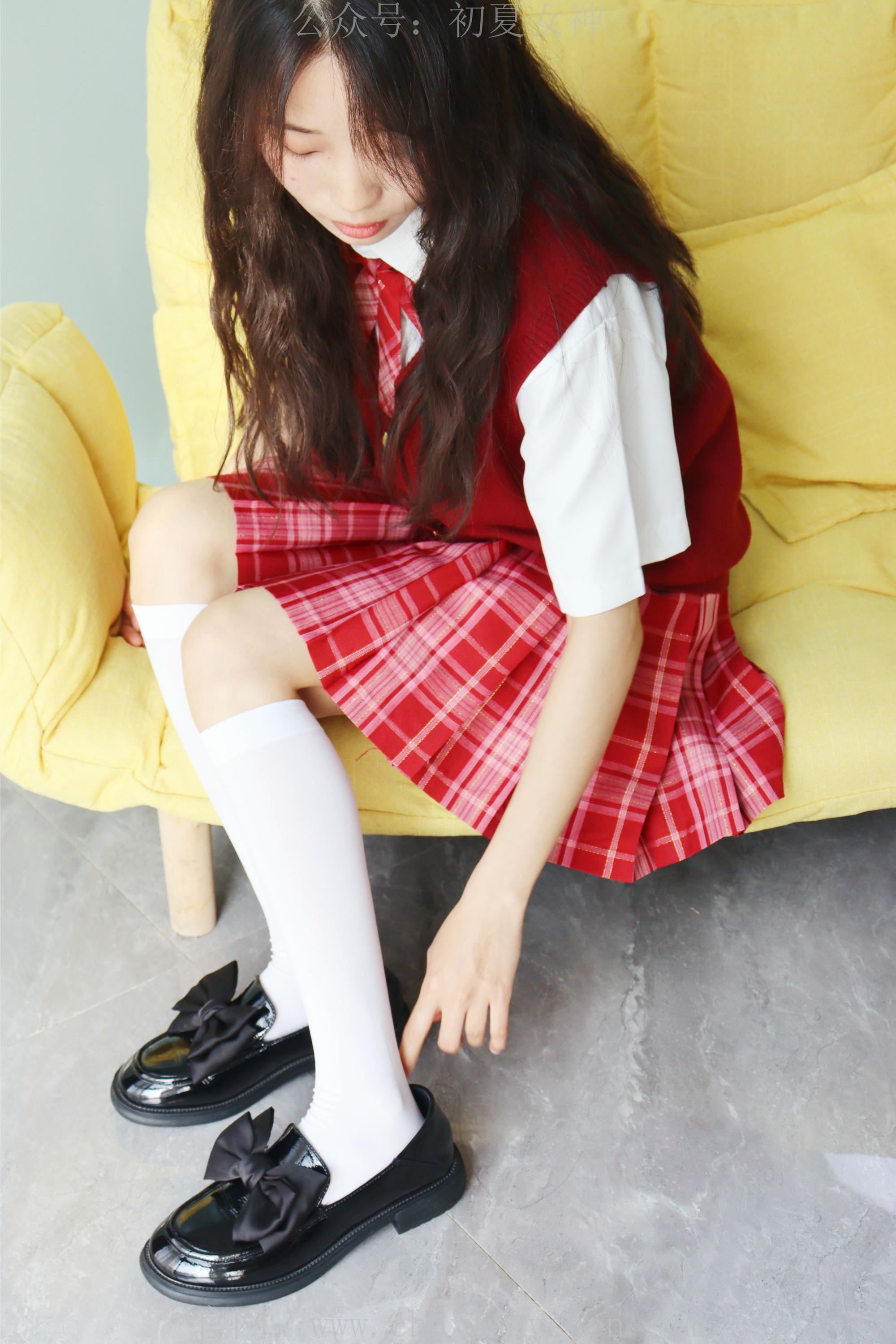 初夏女神 NO.229 蓝莓~S码大红色JK套搭小黑皮鞋 [100P1V 6.11 GB]_第2集