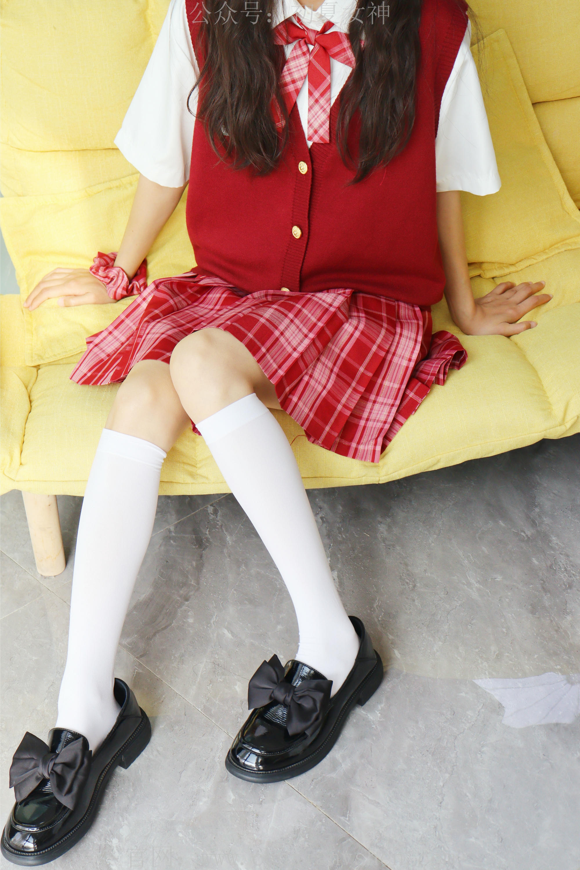 初夏女神 NO.229 蓝莓~S码大红色JK套搭小黑皮鞋 [100P1V 6.11 GB]_第2集