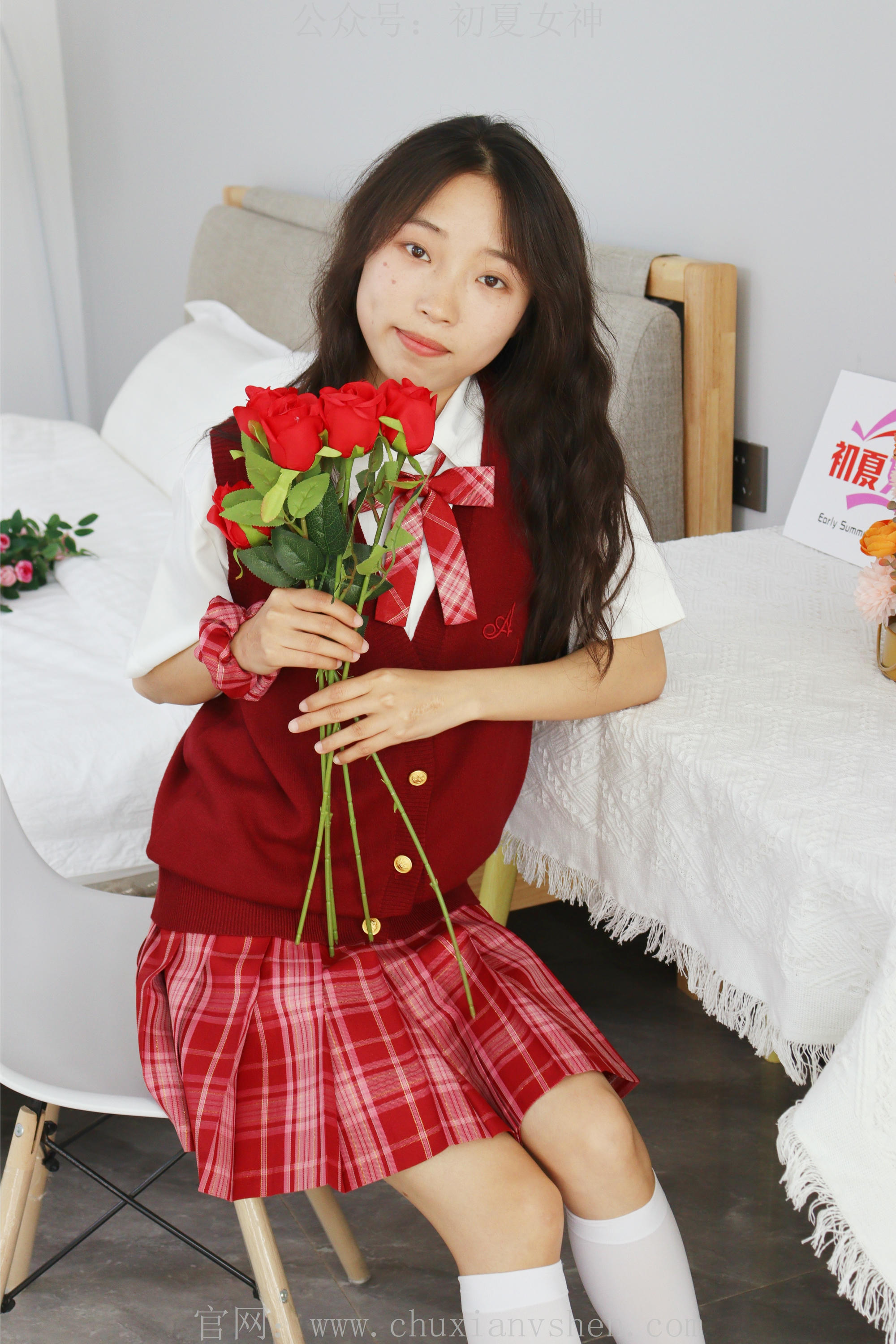 初夏女神 NO.229 蓝莓~S码大红色JK套搭小黑皮鞋 [100P1V 6.11 GB]_第2集