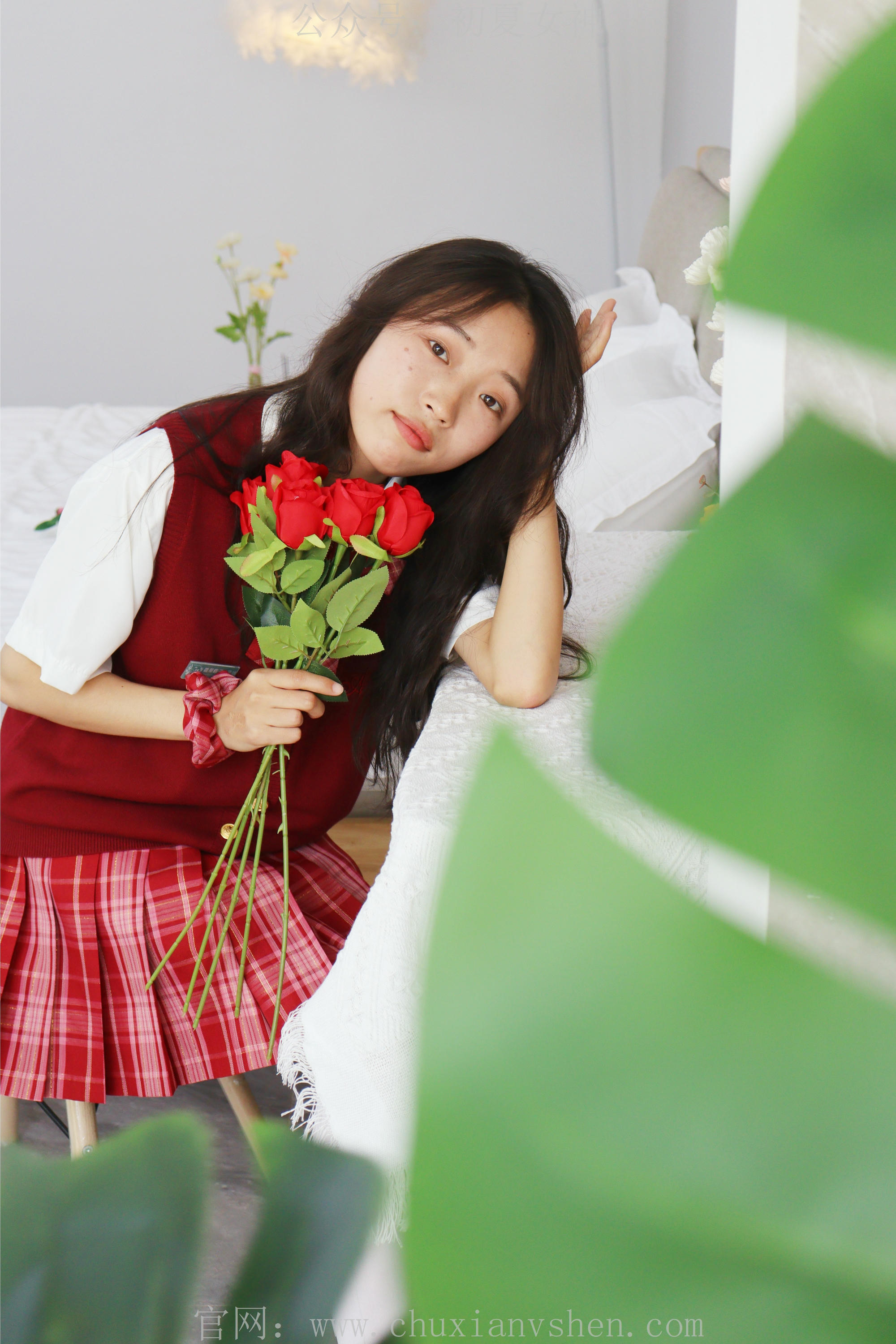 初夏女神 NO.229 蓝莓~S码大红色JK套搭小黑皮鞋 [100P1V 6.11 GB]_第2集