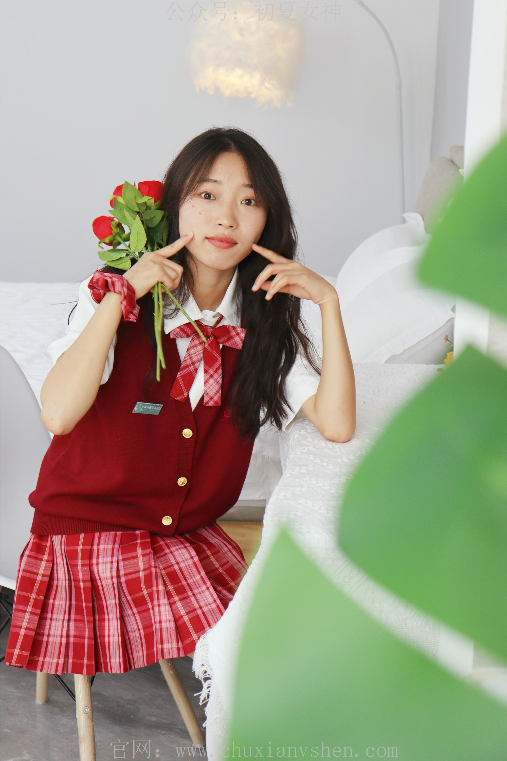 初夏女神 NO.229 蓝莓~S码大红色JK套搭小黑皮鞋 [100P1V 6.11 GB]_第3集