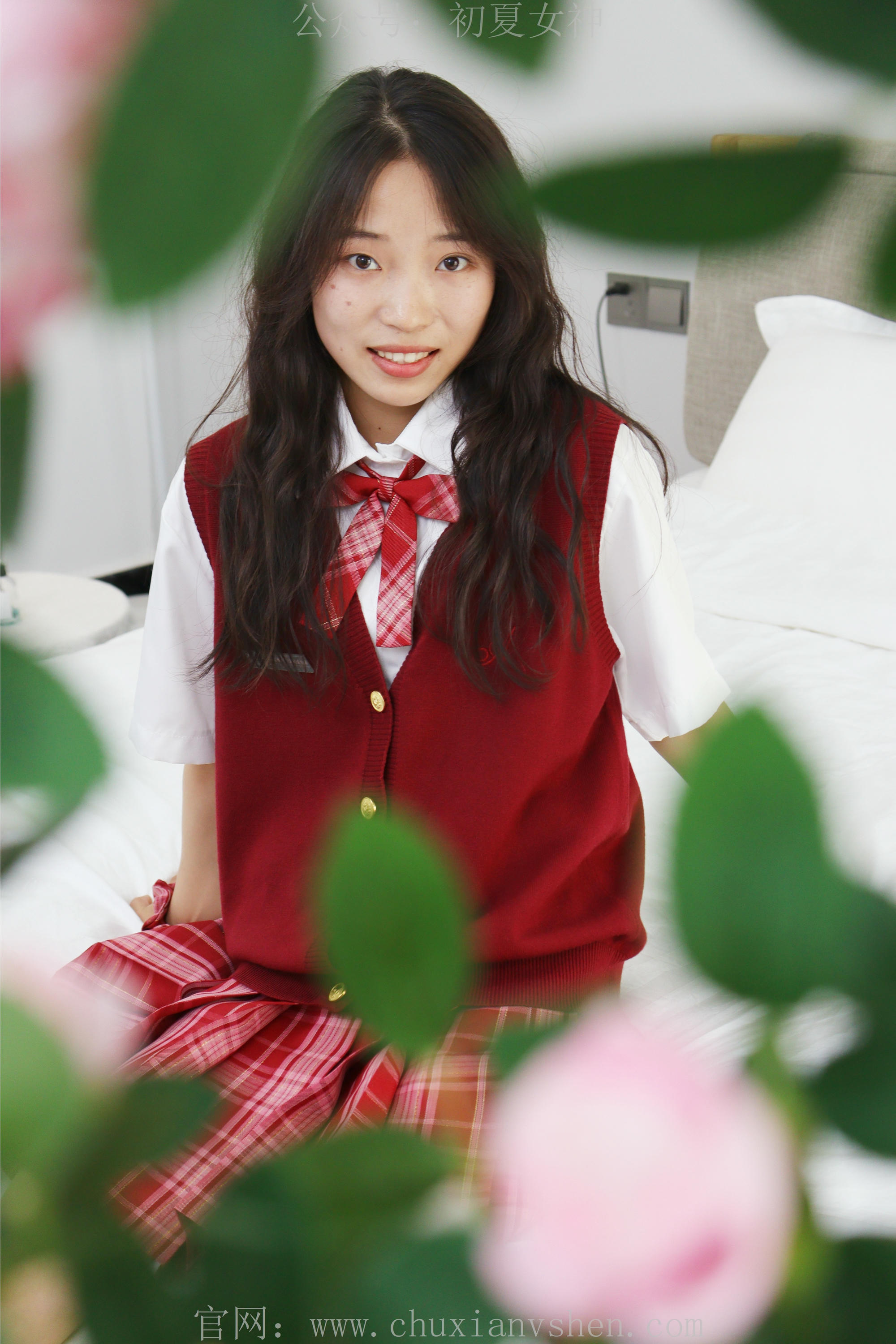 初夏女神 NO.229 蓝莓~S码大红色JK套搭小黑皮鞋 [100P1V 6.11 GB]_第3集