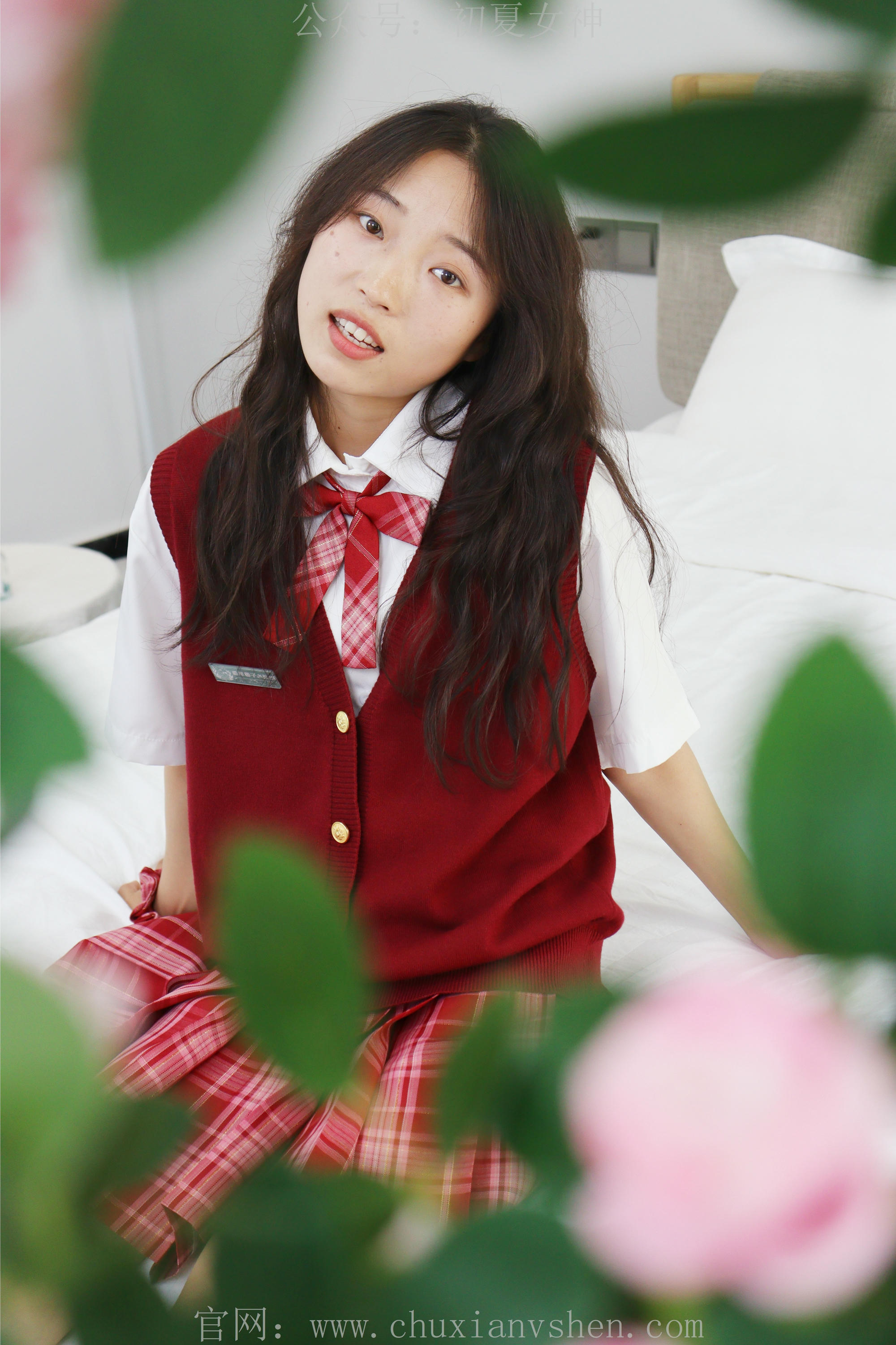 初夏女神 NO.229 蓝莓~S码大红色JK套搭小黑皮鞋 [100P1V 6.11 GB]_第3集