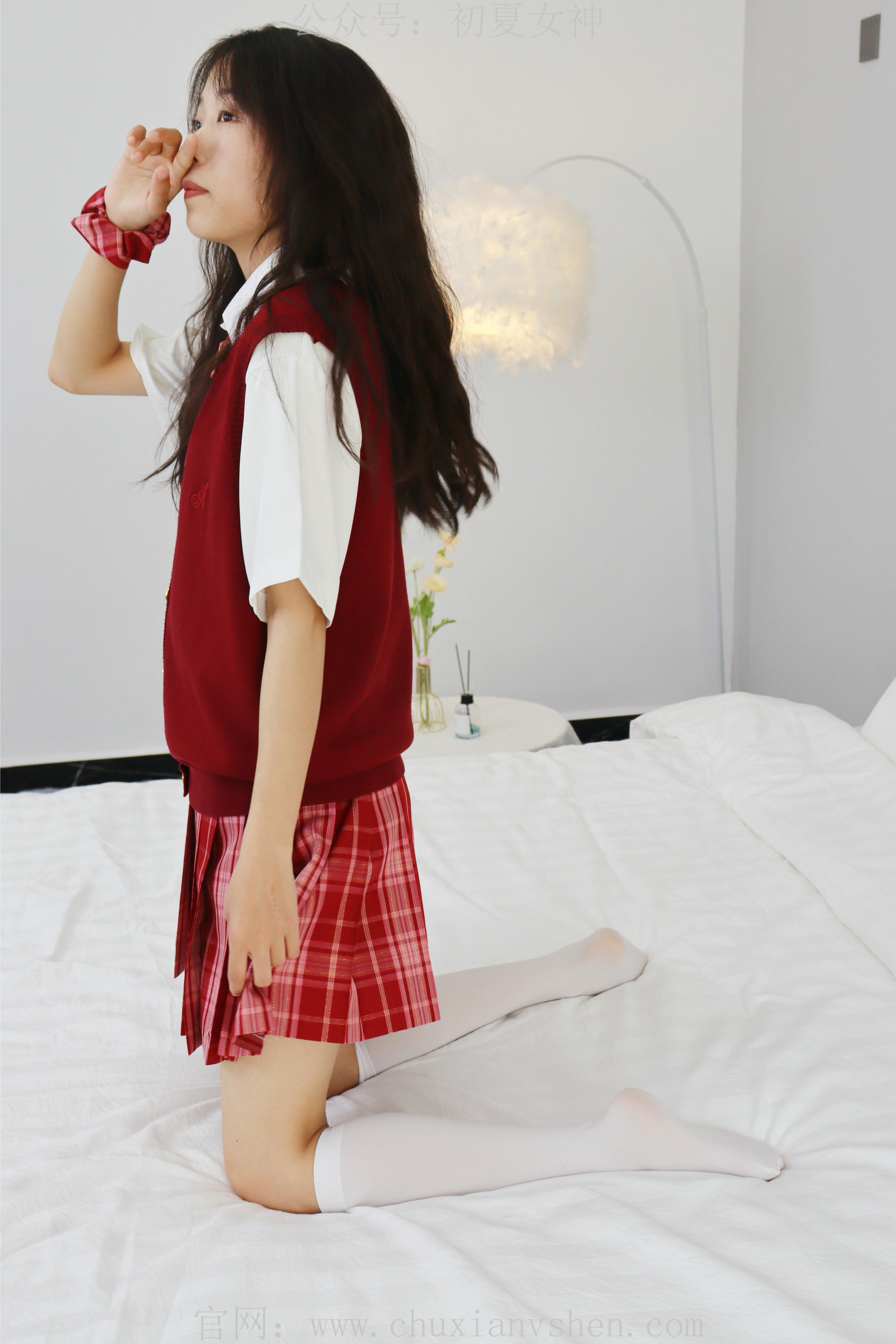 初夏女神 NO.229 蓝莓~S码大红色JK套搭小黑皮鞋 [100P1V 6.11 GB]_第3集