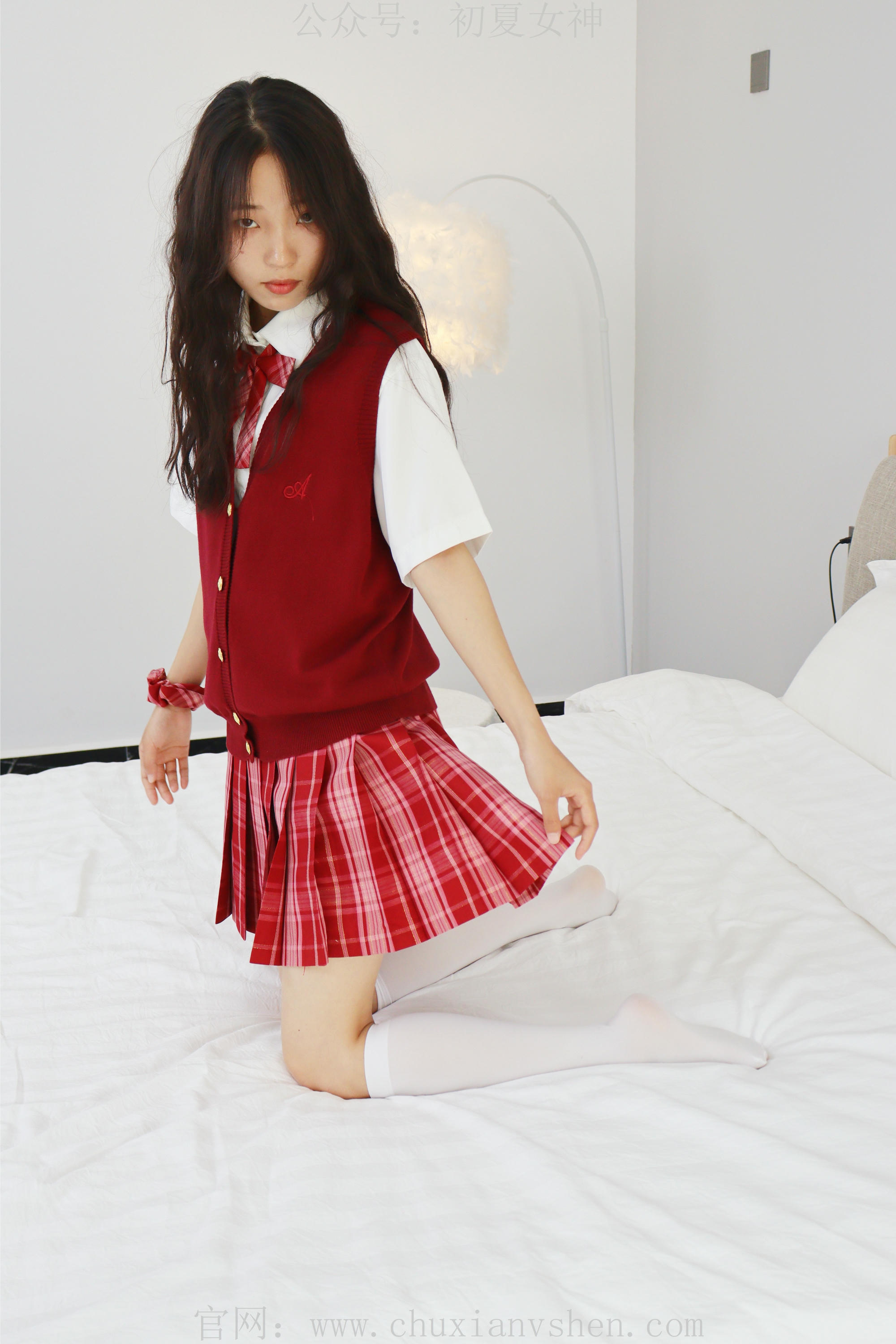 初夏女神 NO.229 蓝莓~S码大红色JK套搭小黑皮鞋 [100P1V 6.11 GB]_第3集