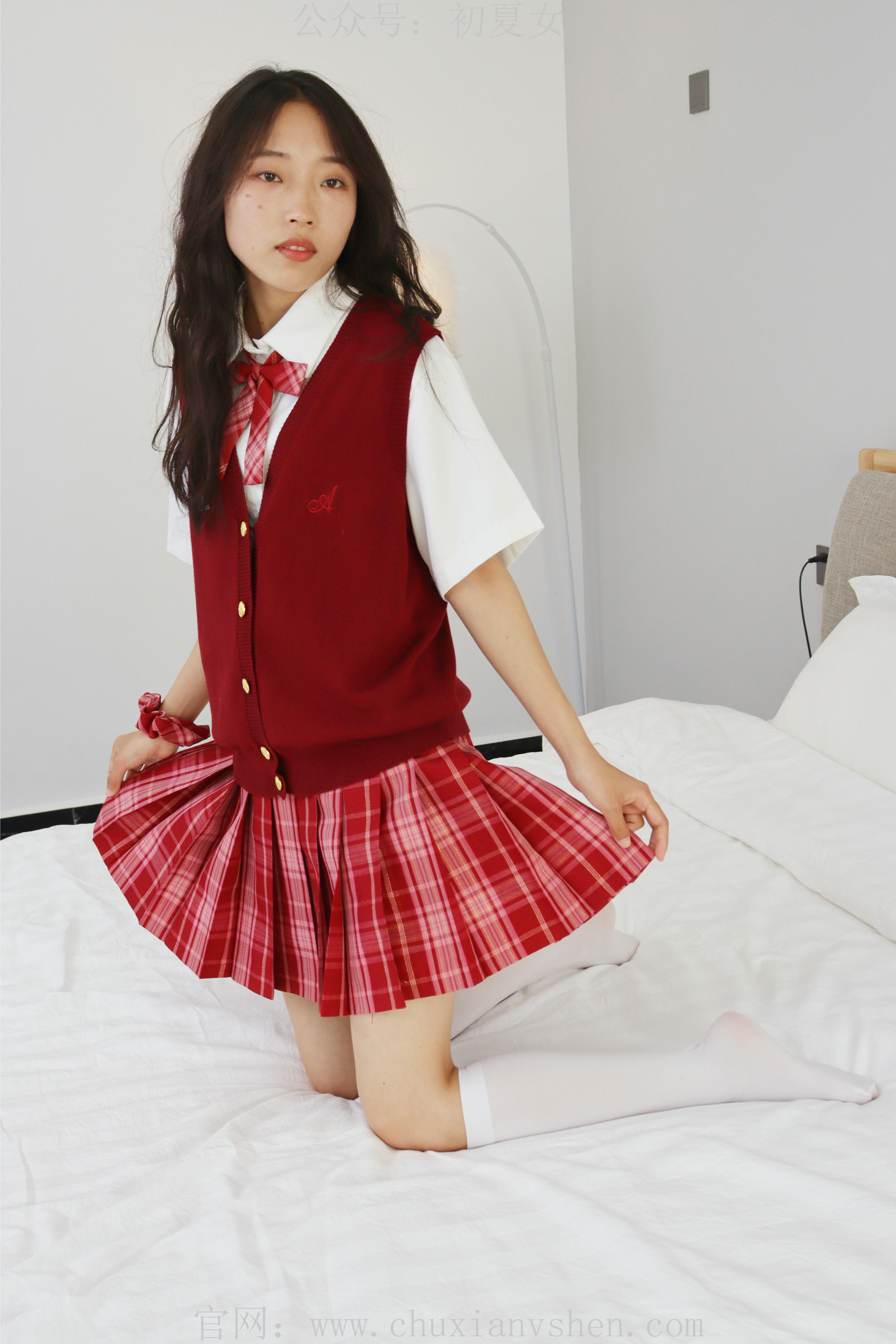 初夏女神 NO.229 蓝莓~S码大红色JK套搭小黑皮鞋 [100P1V 6.11 GB]_第3集