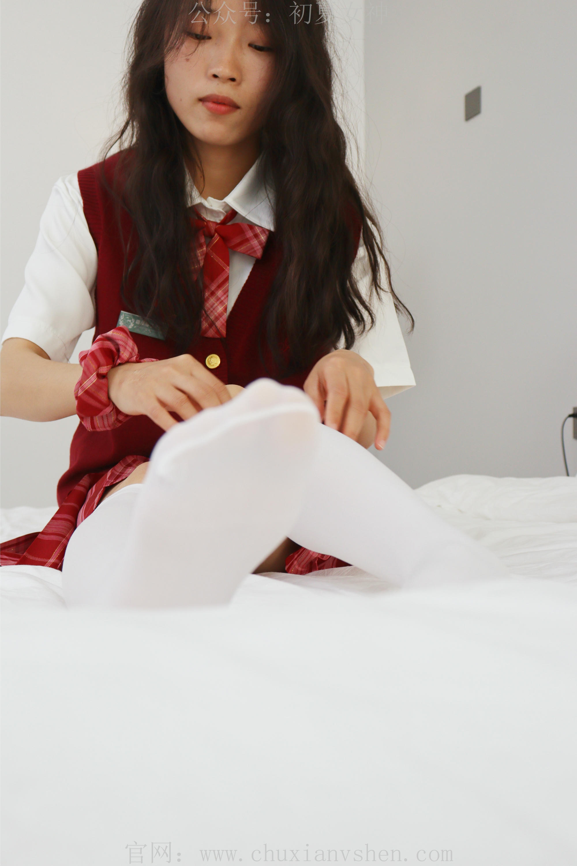 初夏女神 NO.229 蓝莓~S码大红色JK套搭小黑皮鞋 [100P1V 6.11 GB]_第4集