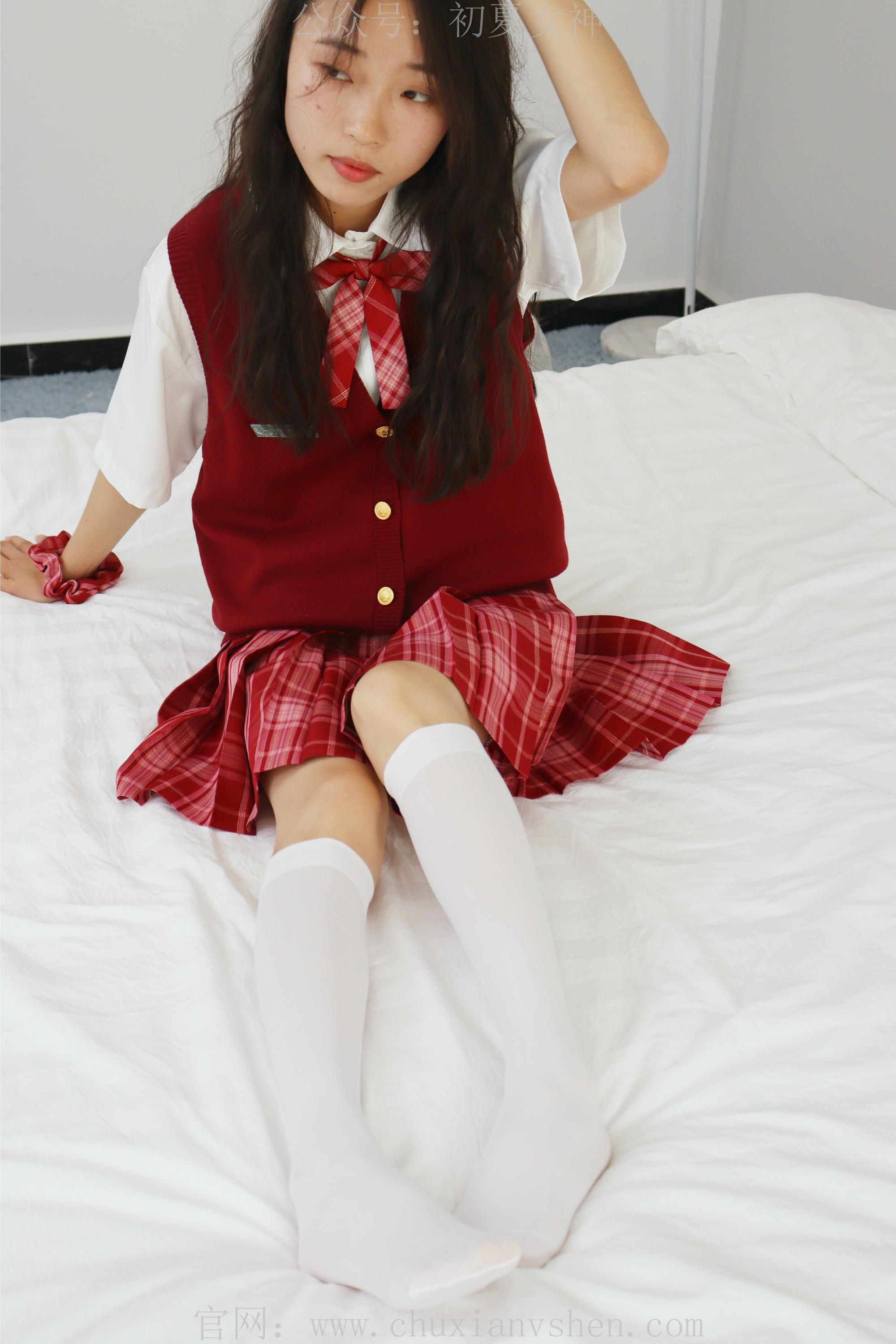 初夏女神 NO.229 蓝莓~S码大红色JK套搭小黑皮鞋 [100P1V 6.11 GB]_第4集