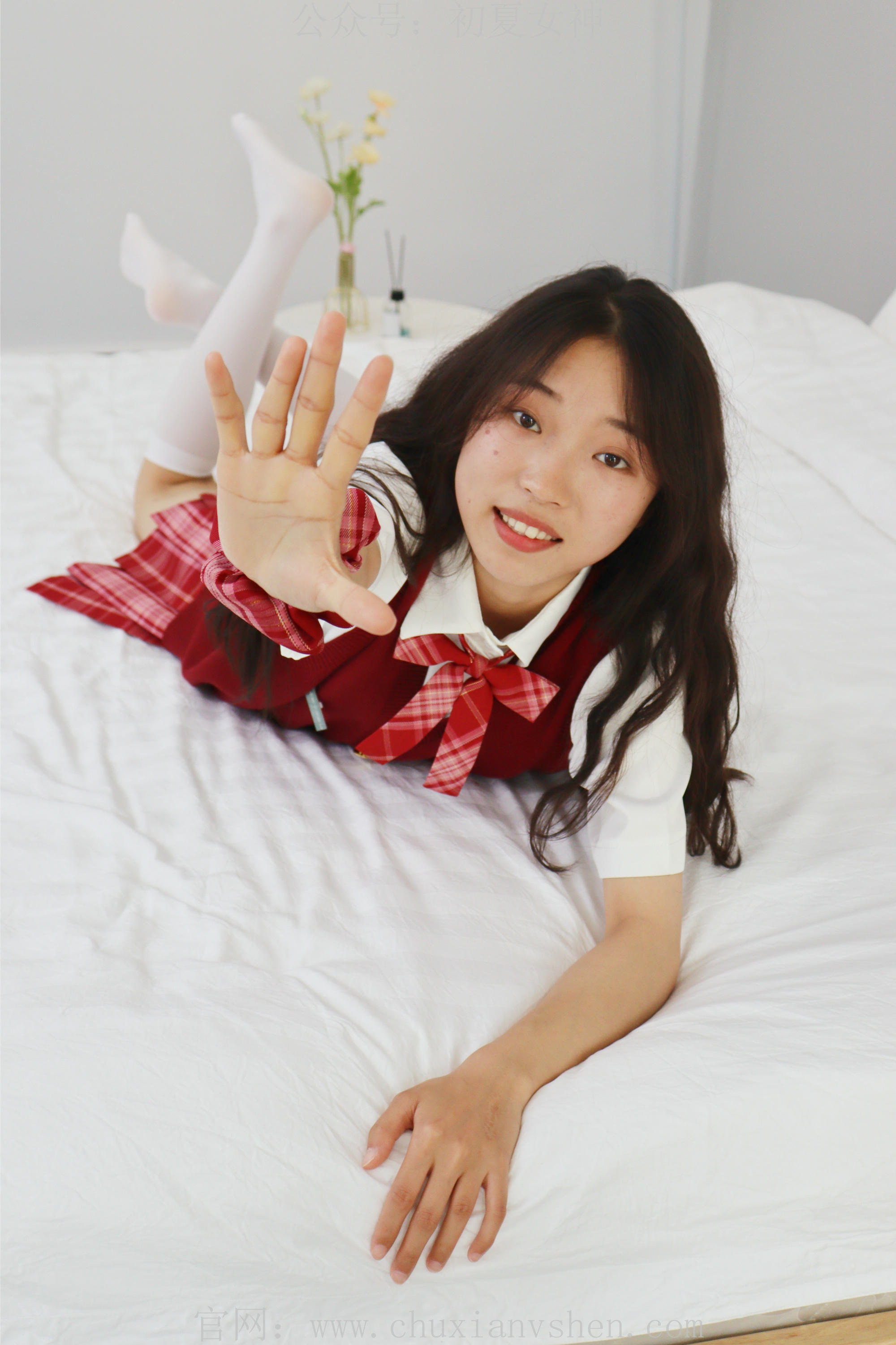 初夏女神 NO.229 蓝莓~S码大红色JK套搭小黑皮鞋 [100P1V 6.11 GB]_第4集