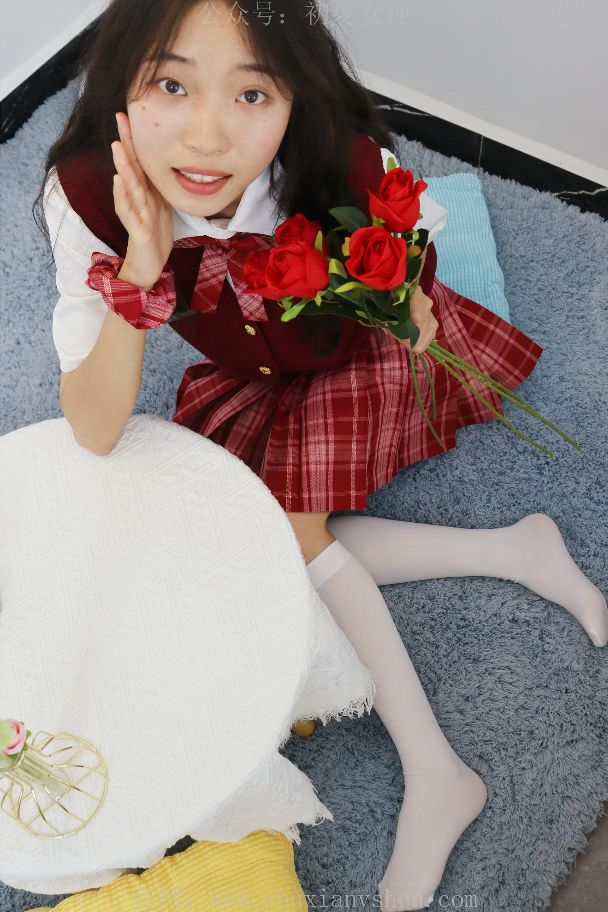 初夏女神 NO.229 蓝莓~S码大红色JK套搭小黑皮鞋 [100P1V 6.11 GB]_第5集