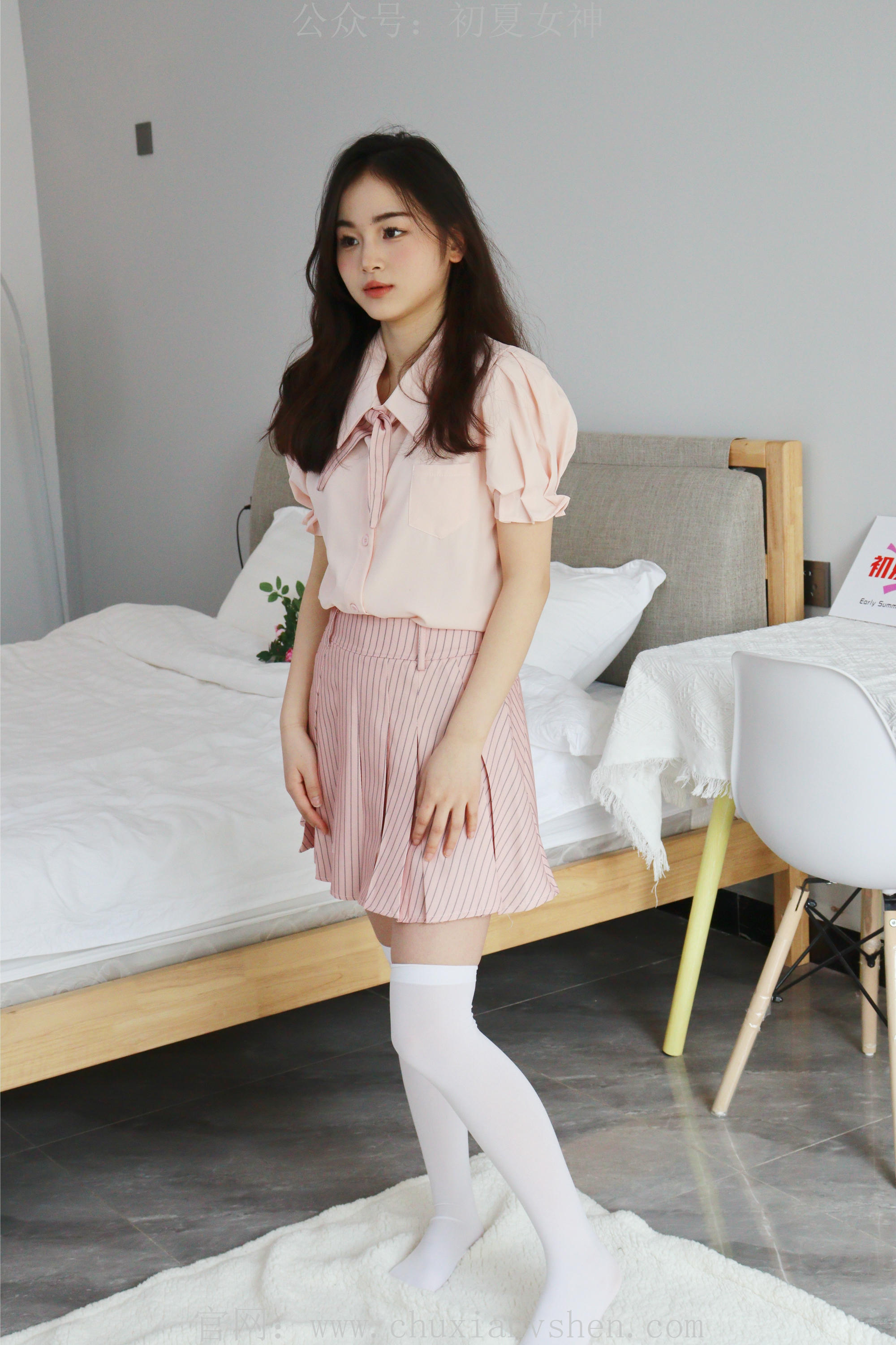 初夏女神 NO.230 十一~粉色S码休闲JK搭白色高跟鞋 [97P1V 6.40 GB]_第1集