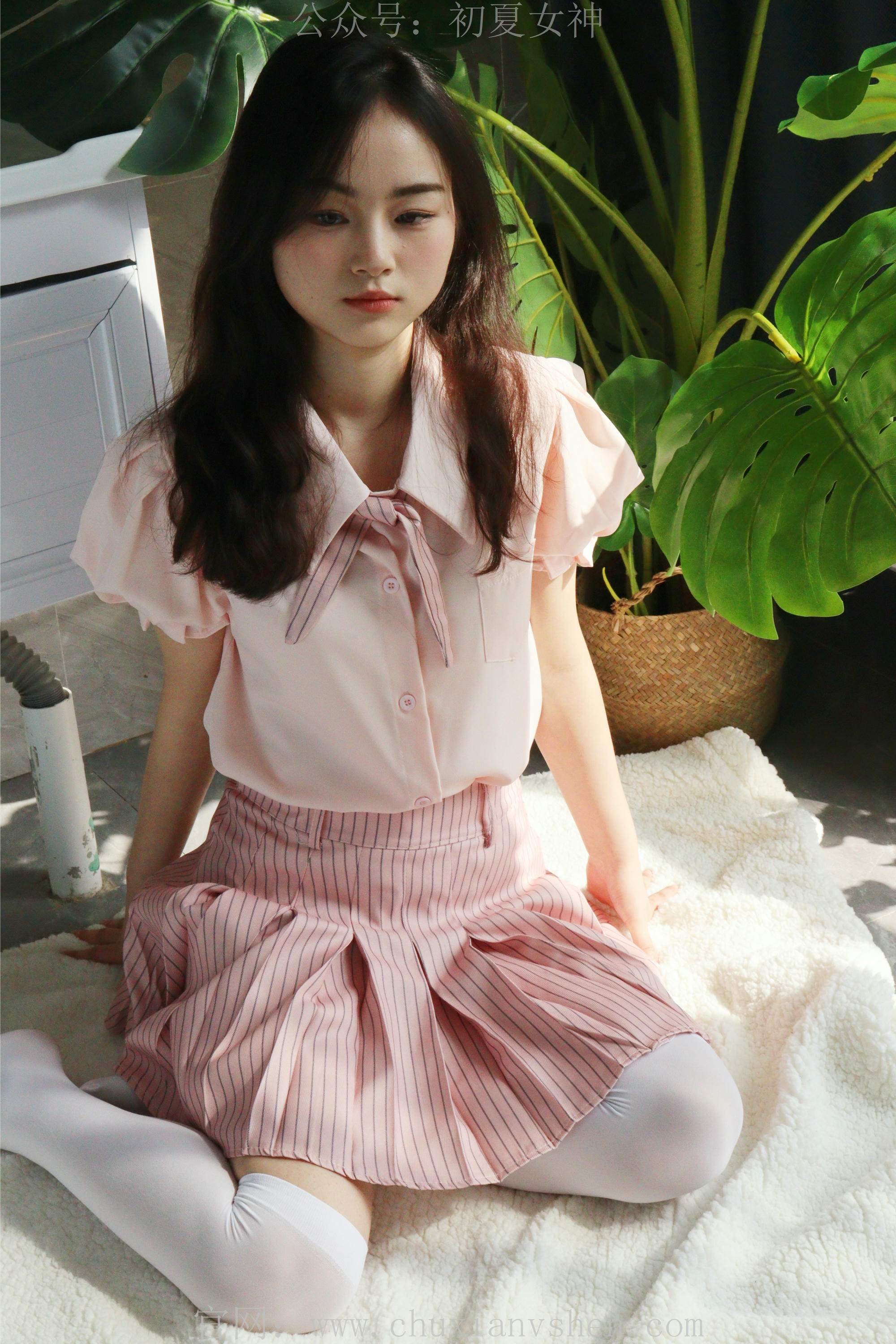 初夏女神 NO.230 十一~粉色S码休闲JK搭白色高跟鞋 [97P1V 6.40 GB]_第1集