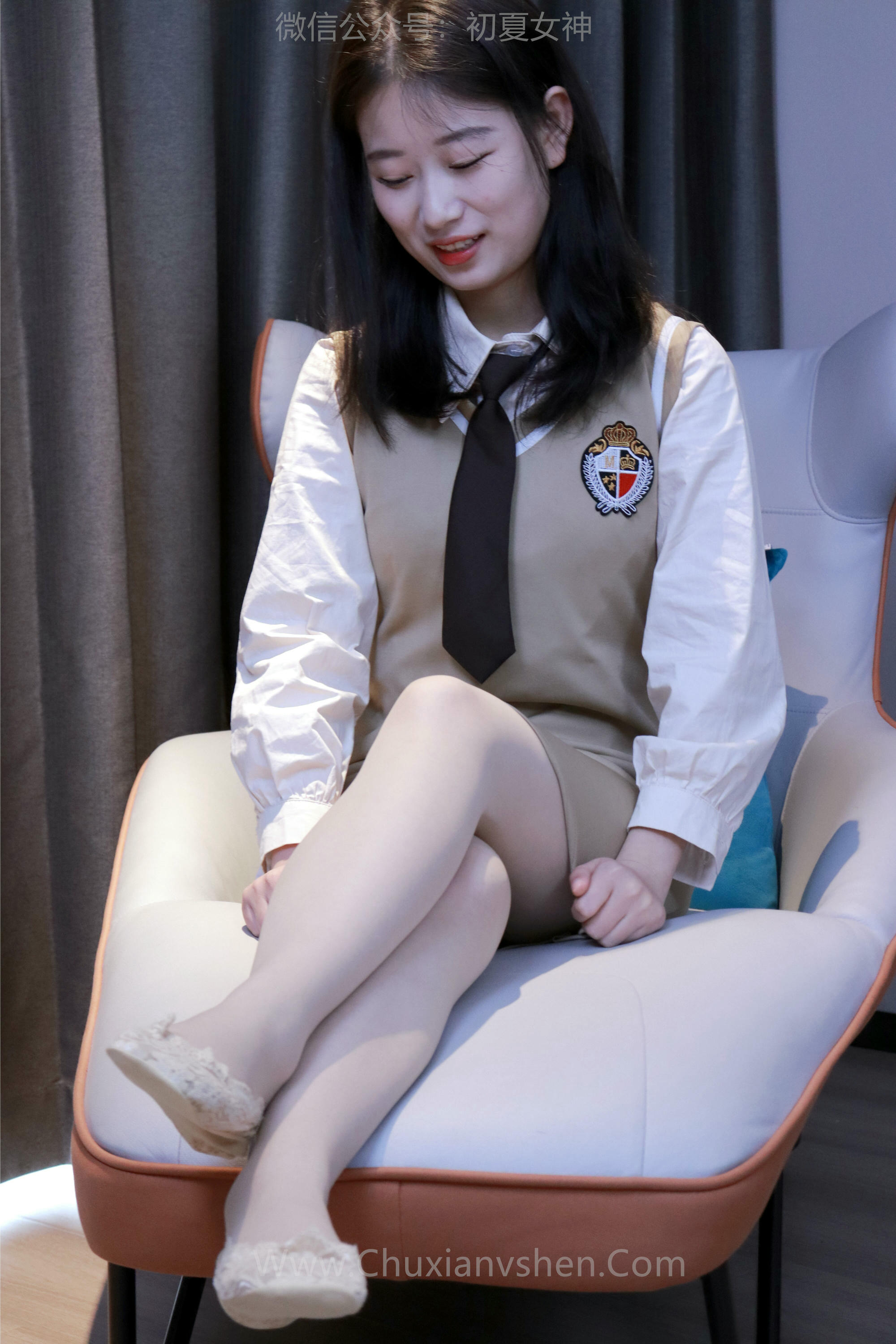 初夏女神 NO.231 念念~秋冬学院风显瘦连衣裙S码搭配 [131P1V 4.43 GB]_第4集