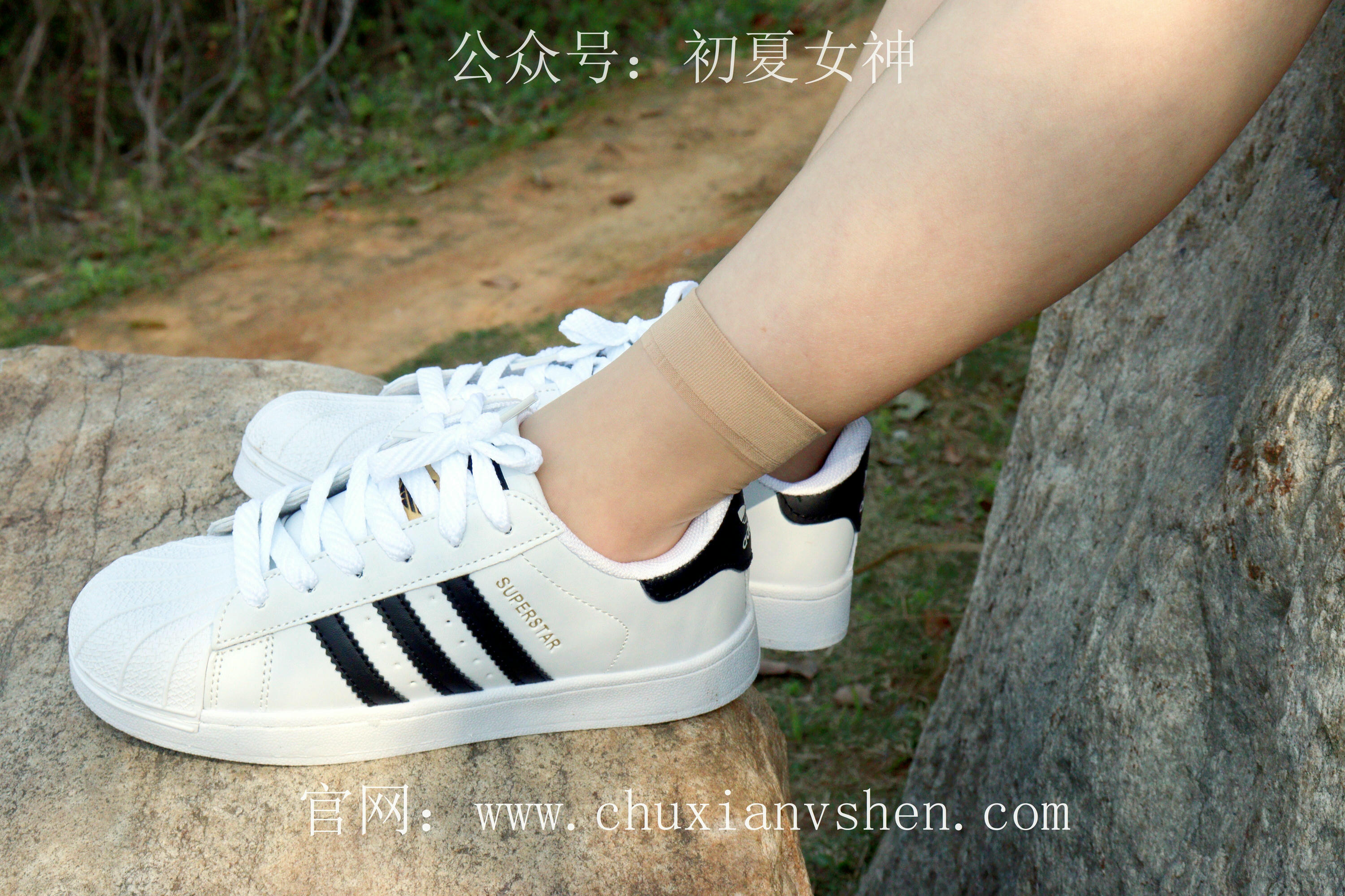 初夏女神 NO.232 念念~墨绿色JK搭配三叶草贝壳头鞋 [155P1V 4.84 GB]-155P_第1集