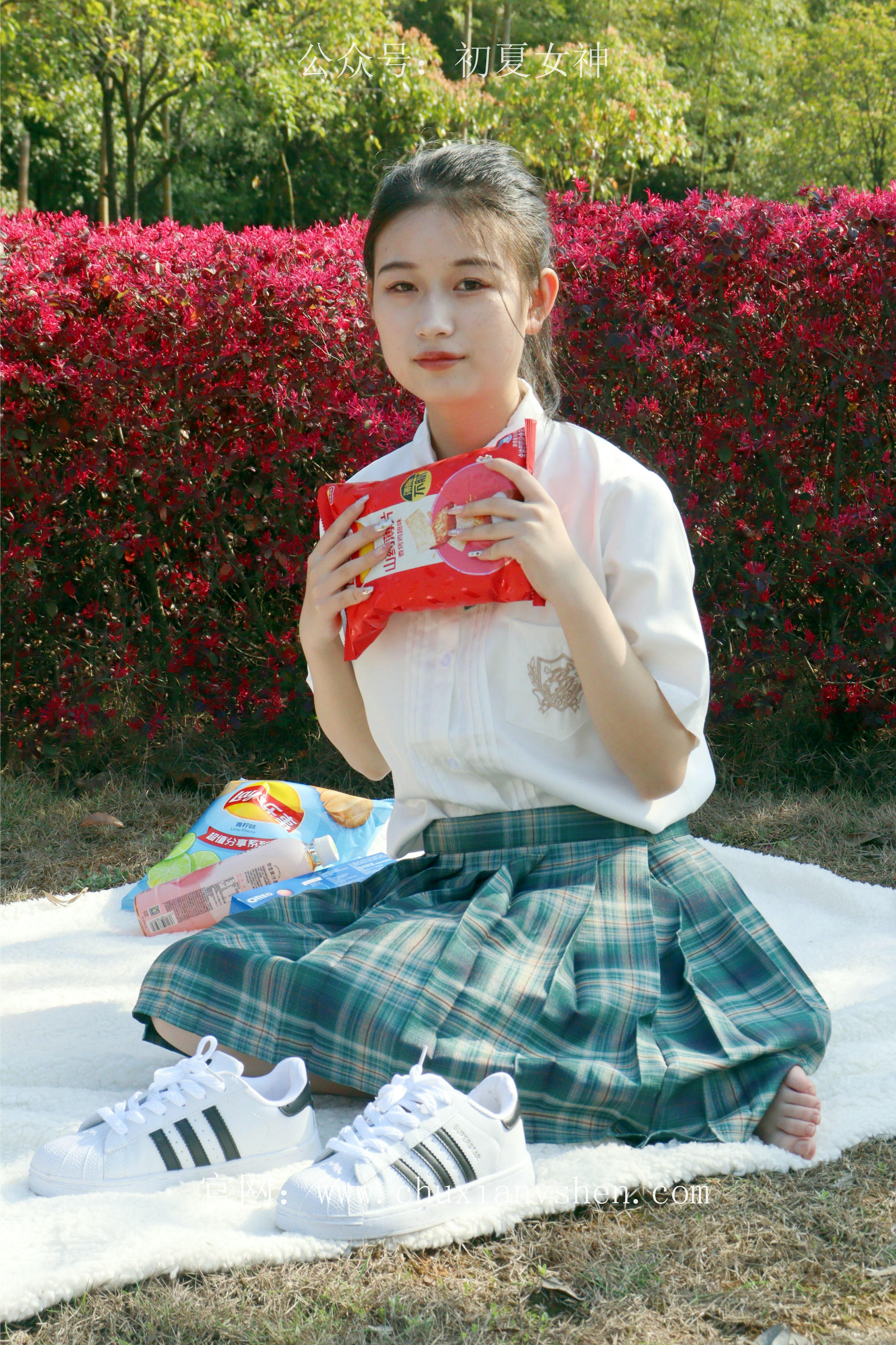 初夏女神 NO.232 念念~墨绿色JK搭配三叶草贝壳头鞋 [155P1V 4.84 GB]-155P_第6集