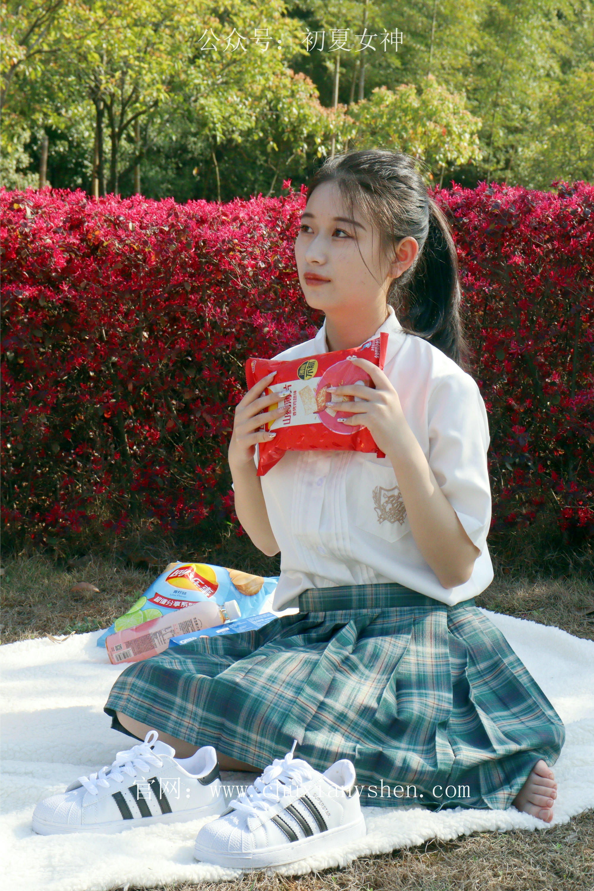 初夏女神 NO.232 念念~墨绿色JK搭配三叶草贝壳头鞋 [155P1V 4.84 GB]-155P_第6集