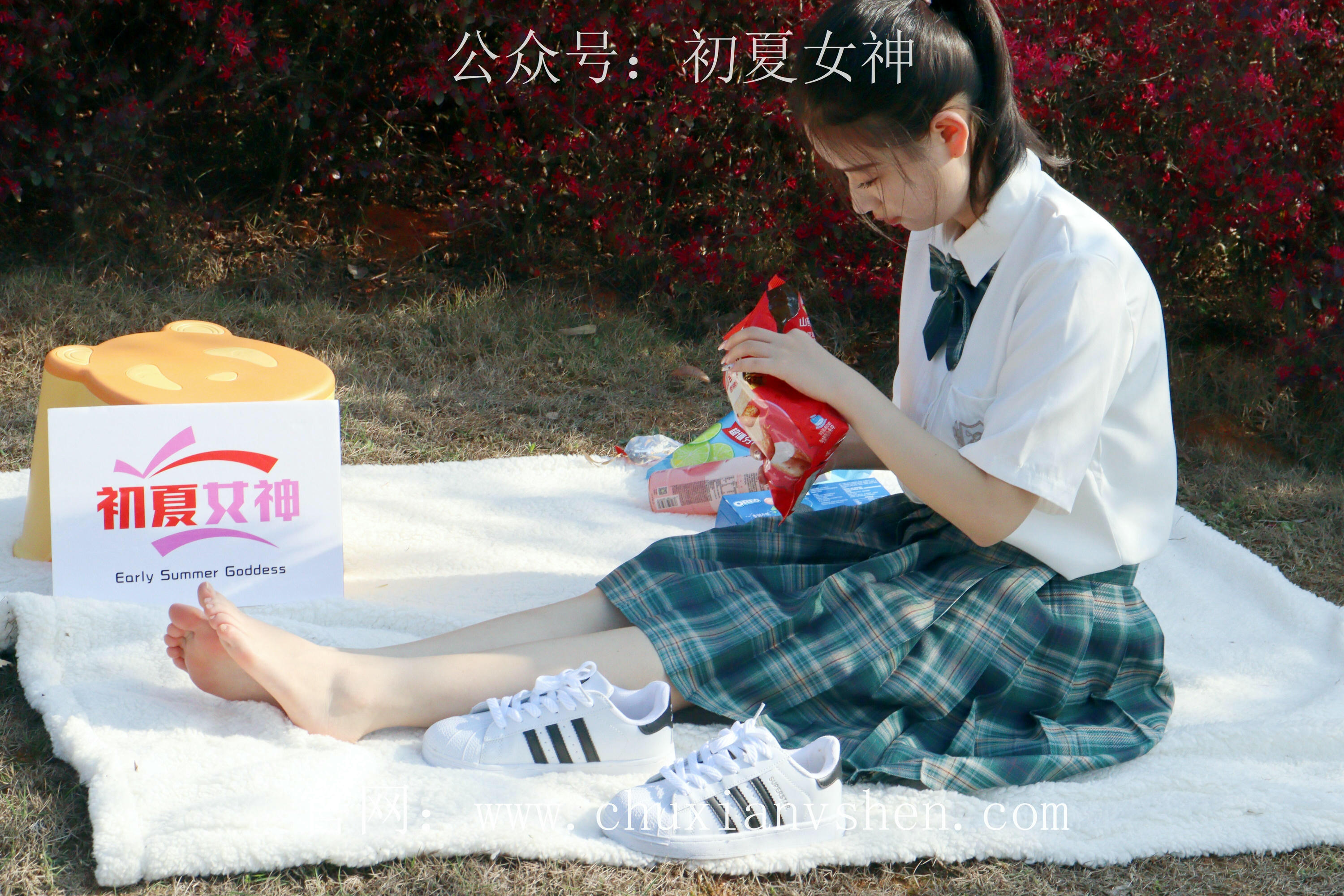 初夏女神 NO.232 念念~墨绿色JK搭配三叶草贝壳头鞋 [155P1V 4.84 GB]-155P_第6集