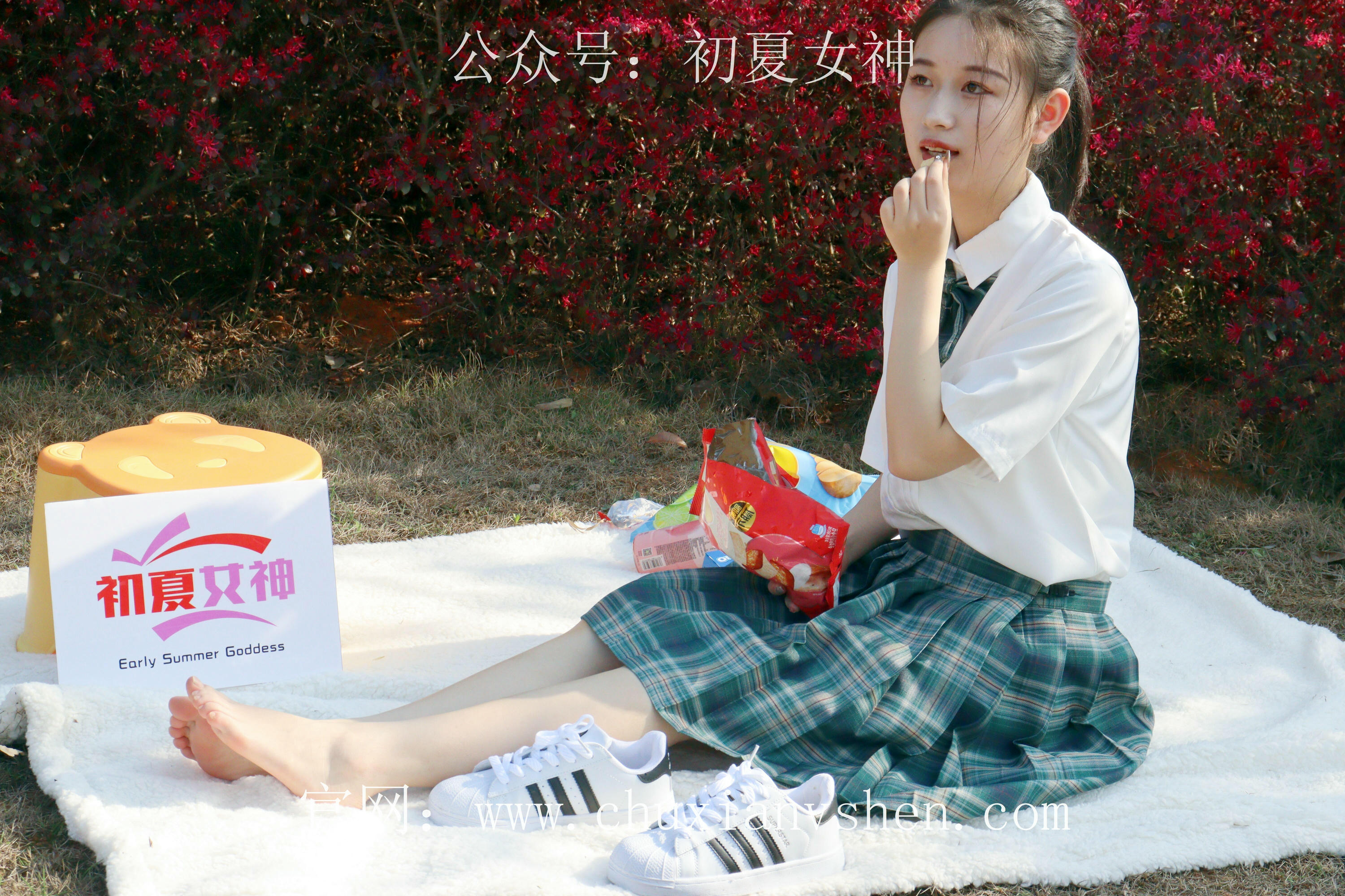 初夏女神 NO.232 念念~墨绿色JK搭配三叶草贝壳头鞋 [155P1V 4.84 GB]-155P_第6集