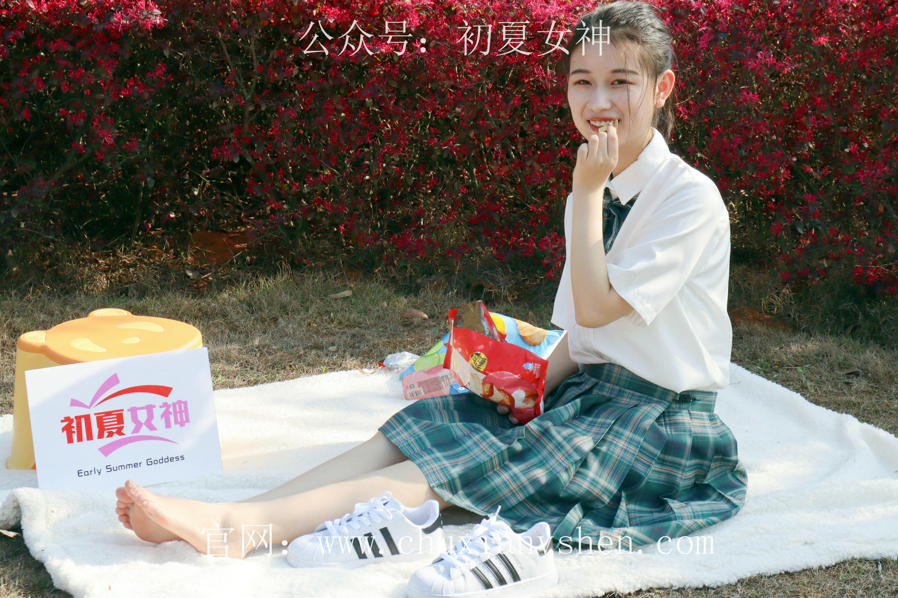 初夏女神 NO.232 念念~墨绿色JK搭配三叶草贝壳头鞋 [155P1V 4.84 GB]-155P_第6集