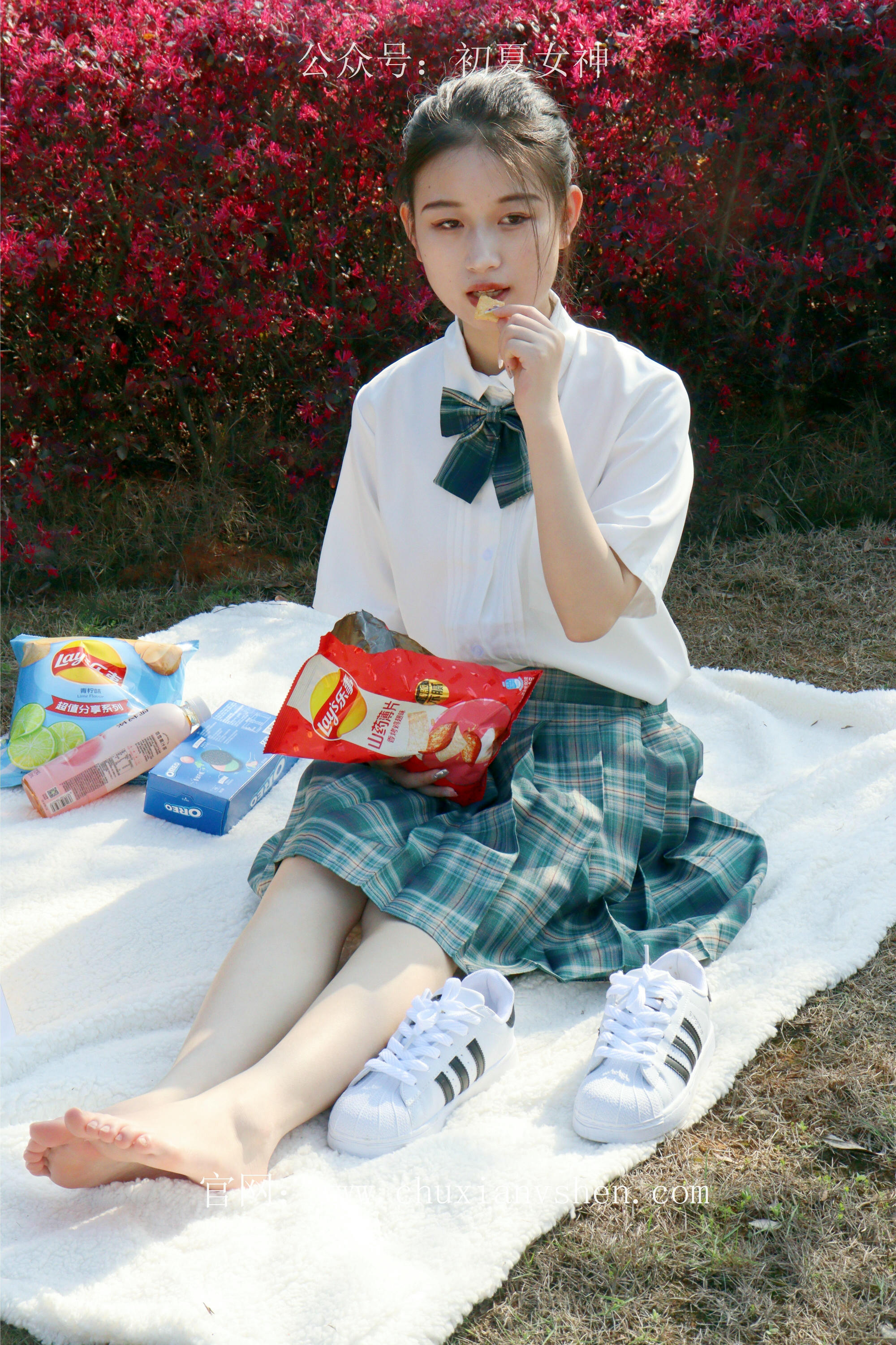 初夏女神 NO.232 念念~墨绿色JK搭配三叶草贝壳头鞋 [155P1V 4.84 GB]-155P_第6集