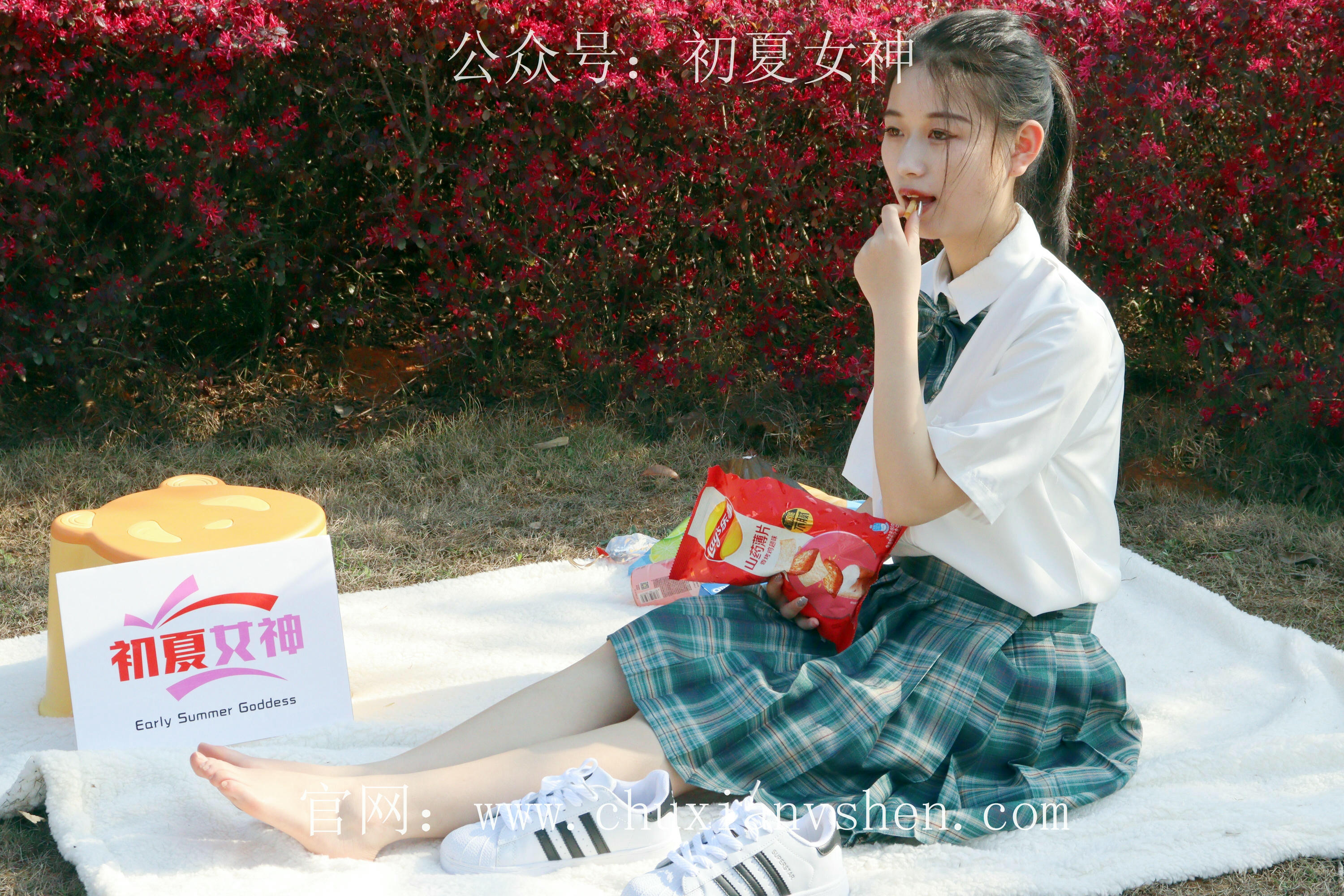 初夏女神 NO.232 念念~墨绿色JK搭配三叶草贝壳头鞋 [155P1V 4.84 GB]-155P_第6集