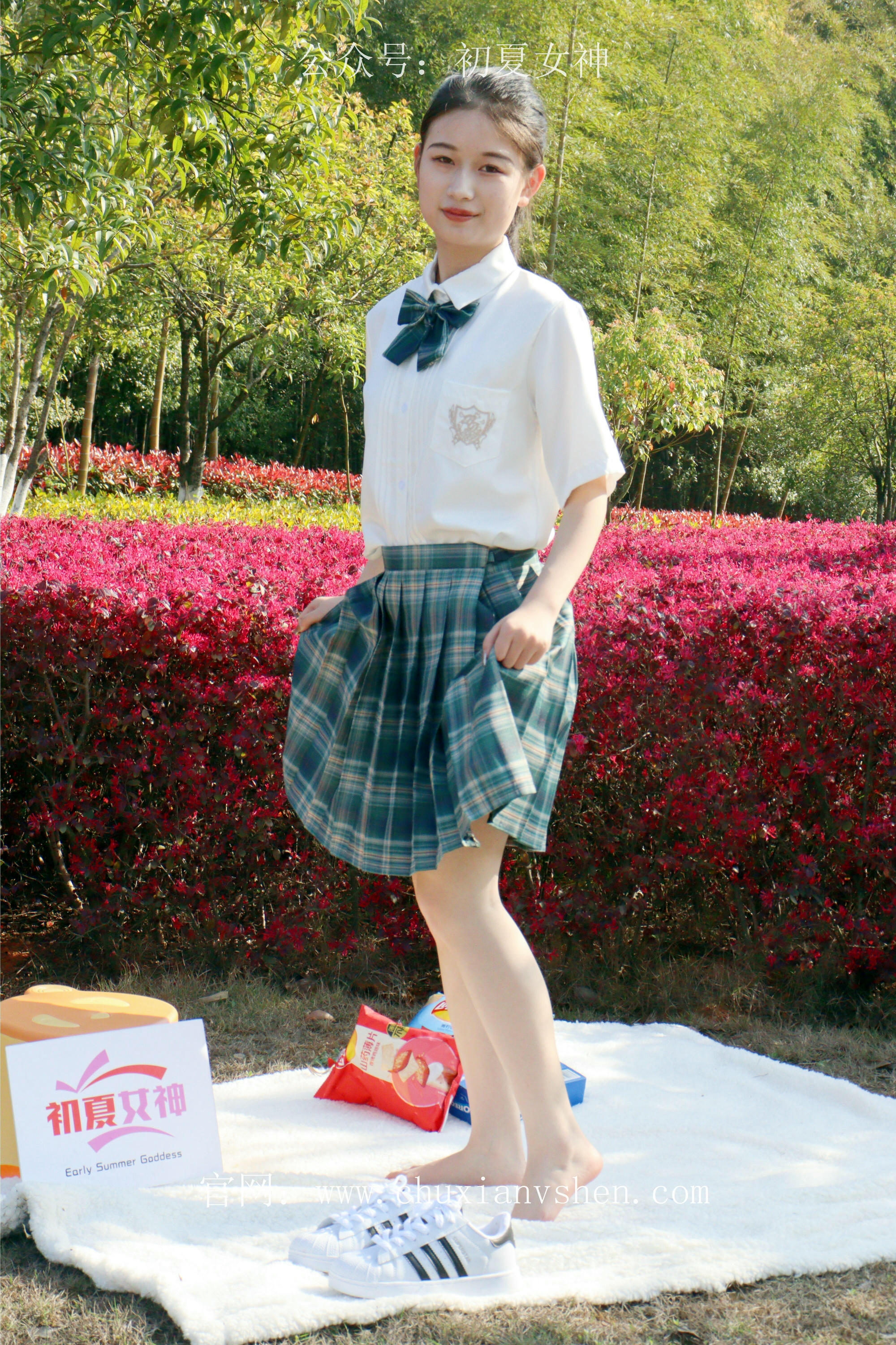 初夏女神 NO.232 念念~墨绿色JK搭配三叶草贝壳头鞋 [155P1V 4.84 GB]-155P_第6集