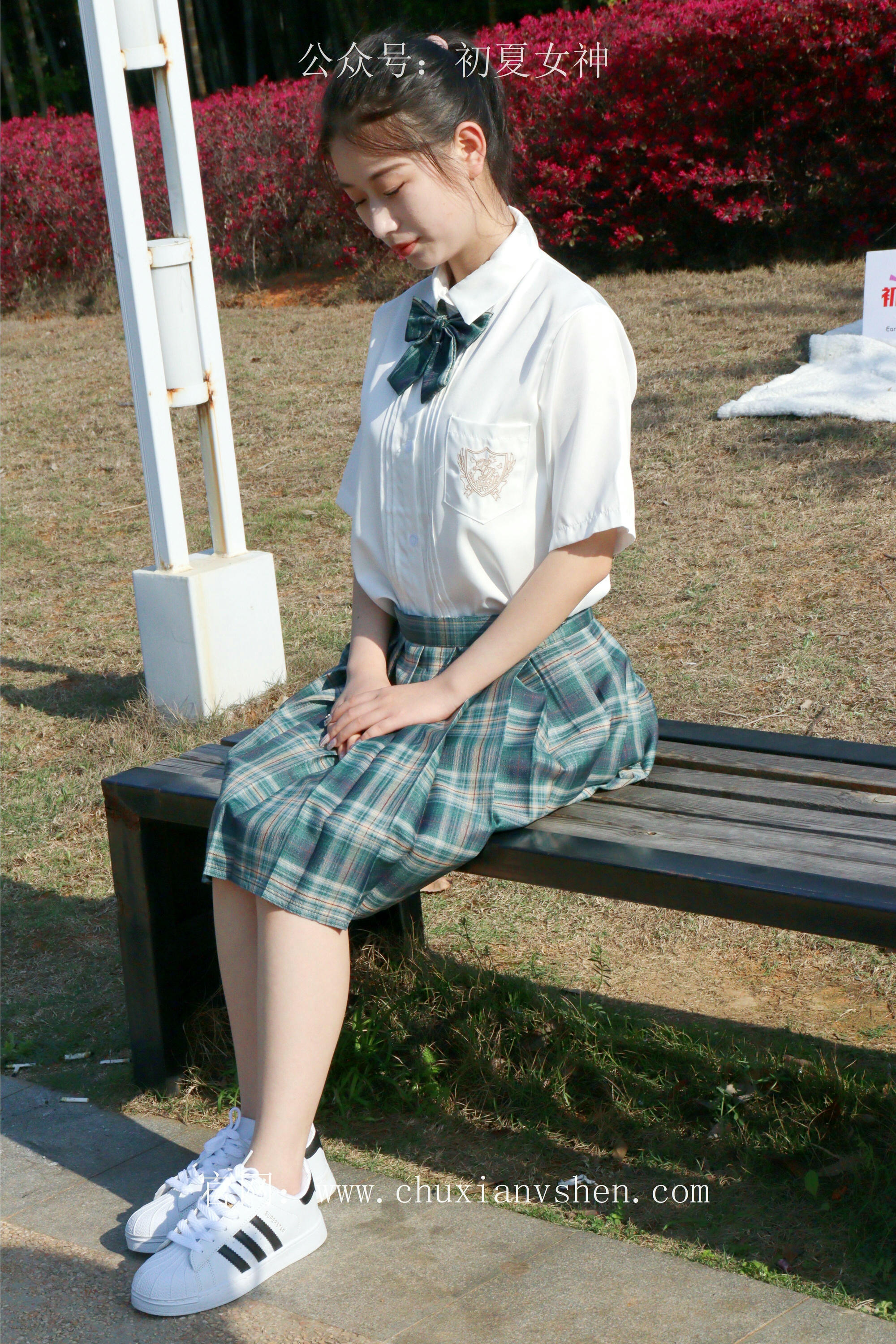 初夏女神 NO.232 念念~墨绿色JK搭配三叶草贝壳头鞋 [155P1V 4.84 GB]-155P_第7集