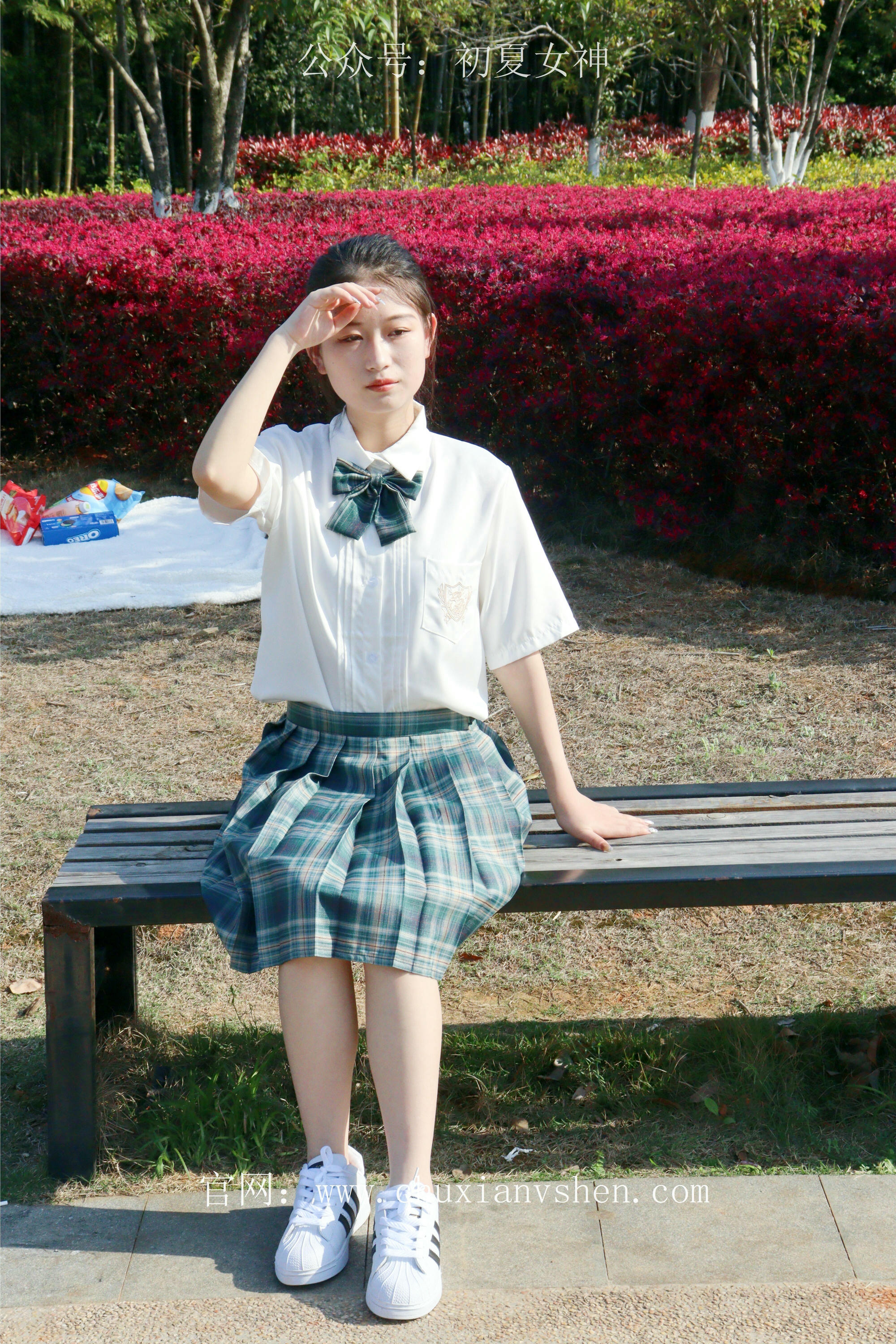 初夏女神 NO.232 念念~墨绿色JK搭配三叶草贝壳头鞋 [155P1V 4.84 GB]-155P_第7集