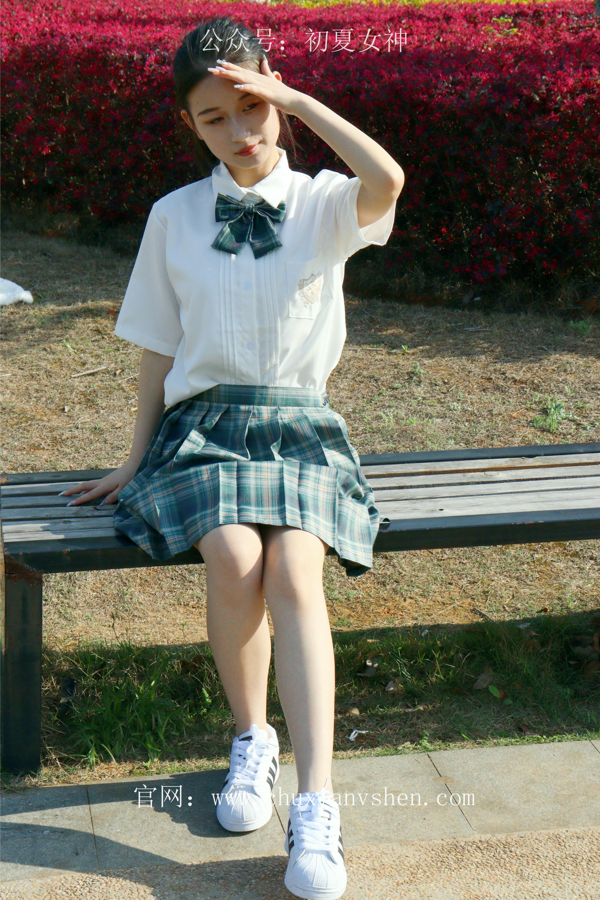 初夏女神 NO.232 念念~墨绿色JK搭配三叶草贝壳头鞋 [155P1V 4.84 GB]-155P_第7集