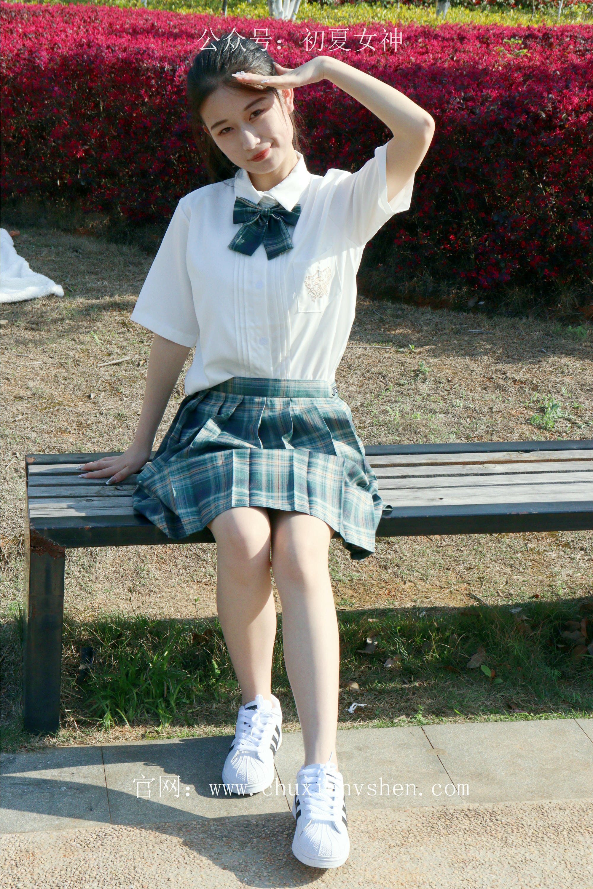 初夏女神 NO.232 念念~墨绿色JK搭配三叶草贝壳头鞋 [155P1V 4.84 GB]-155P_第7集