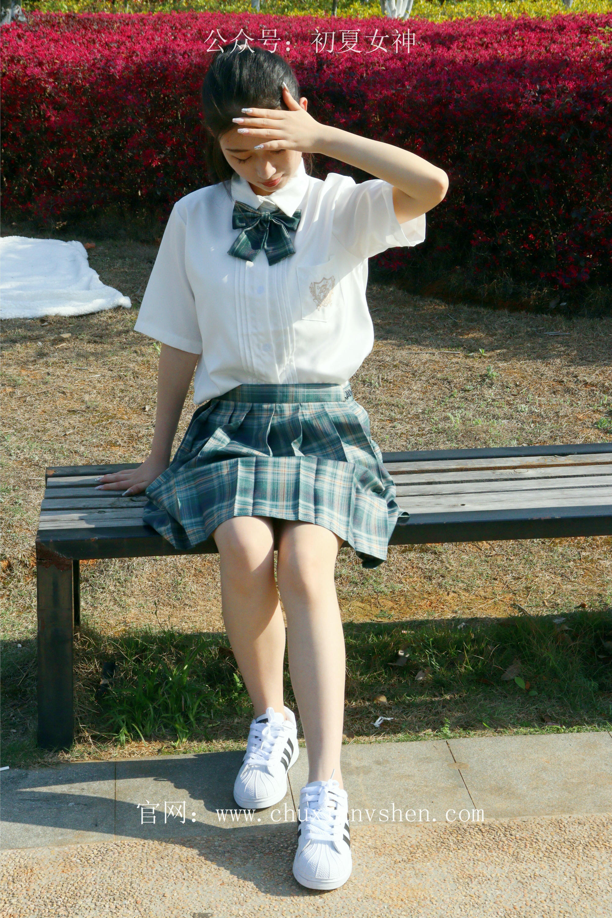 初夏女神 NO.232 念念~墨绿色JK搭配三叶草贝壳头鞋 [155P1V 4.84 GB]-155P_第7集