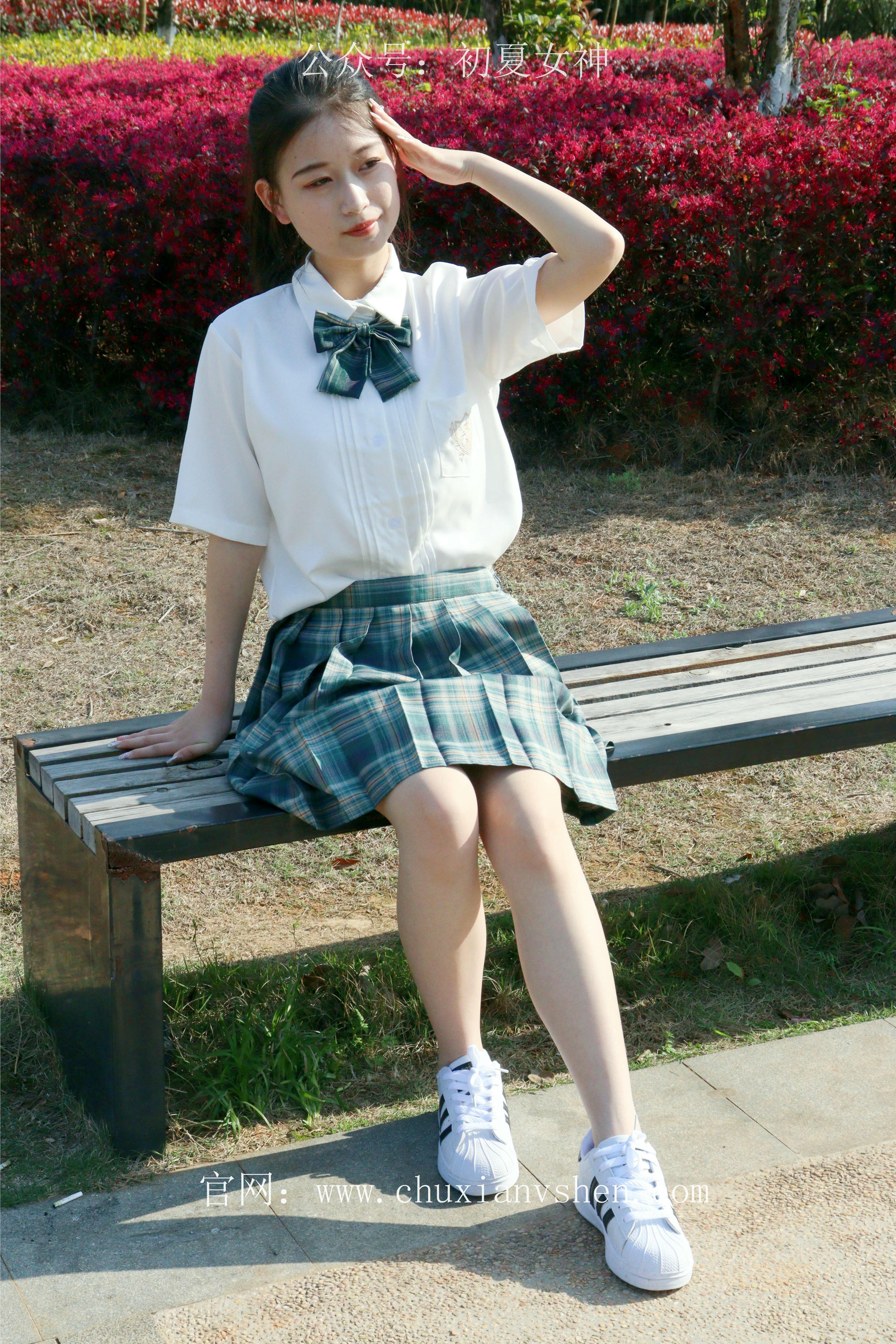 初夏女神 NO.232 念念~墨绿色JK搭配三叶草贝壳头鞋 [155P1V 4.84 GB]-155P_第7集