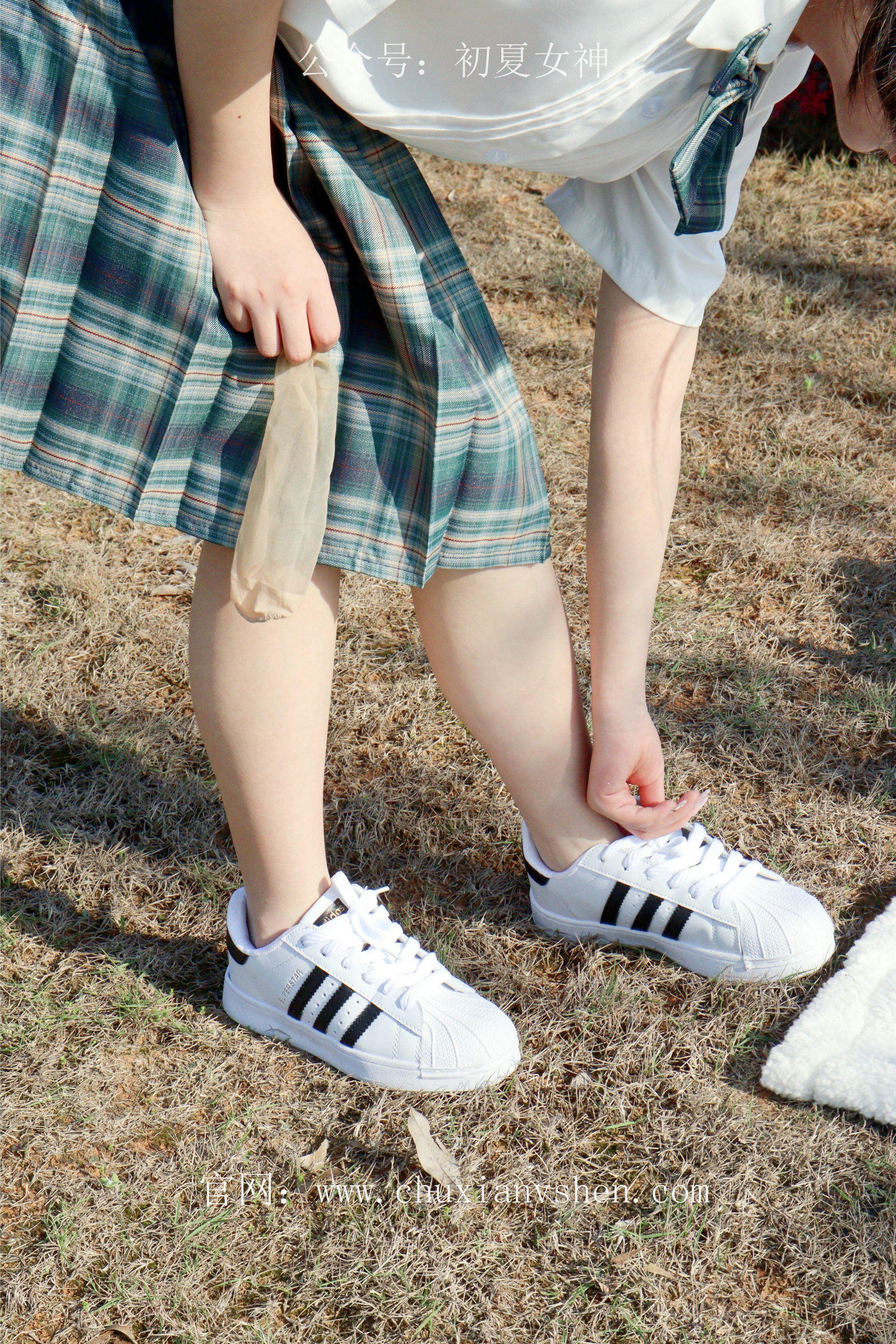 初夏女神 NO.232 念念~墨绿色JK搭配三叶草贝壳头鞋 [155P1V 4.84 GB]-155P_第7集