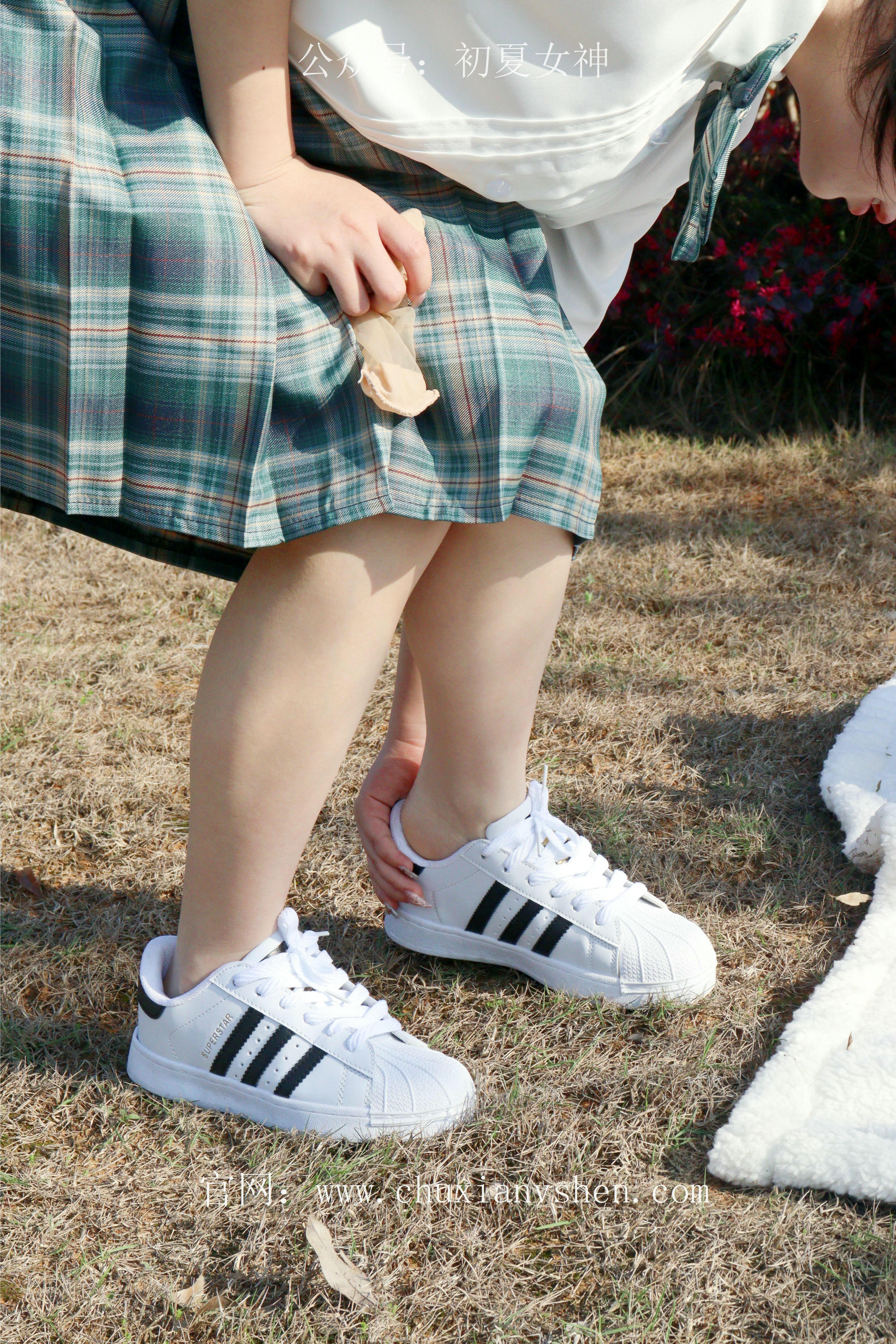 初夏女神 NO.232 念念~墨绿色JK搭配三叶草贝壳头鞋 [155P1V 4.84 GB]-155P_第8集