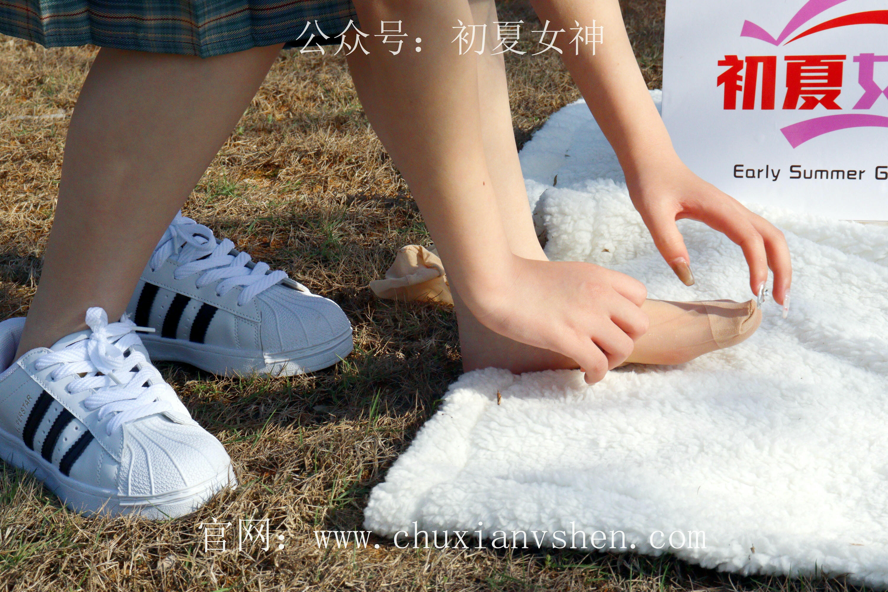 初夏女神 NO.232 念念~墨绿色JK搭配三叶草贝壳头鞋 [155P1V 4.84 GB]-155P_第8集