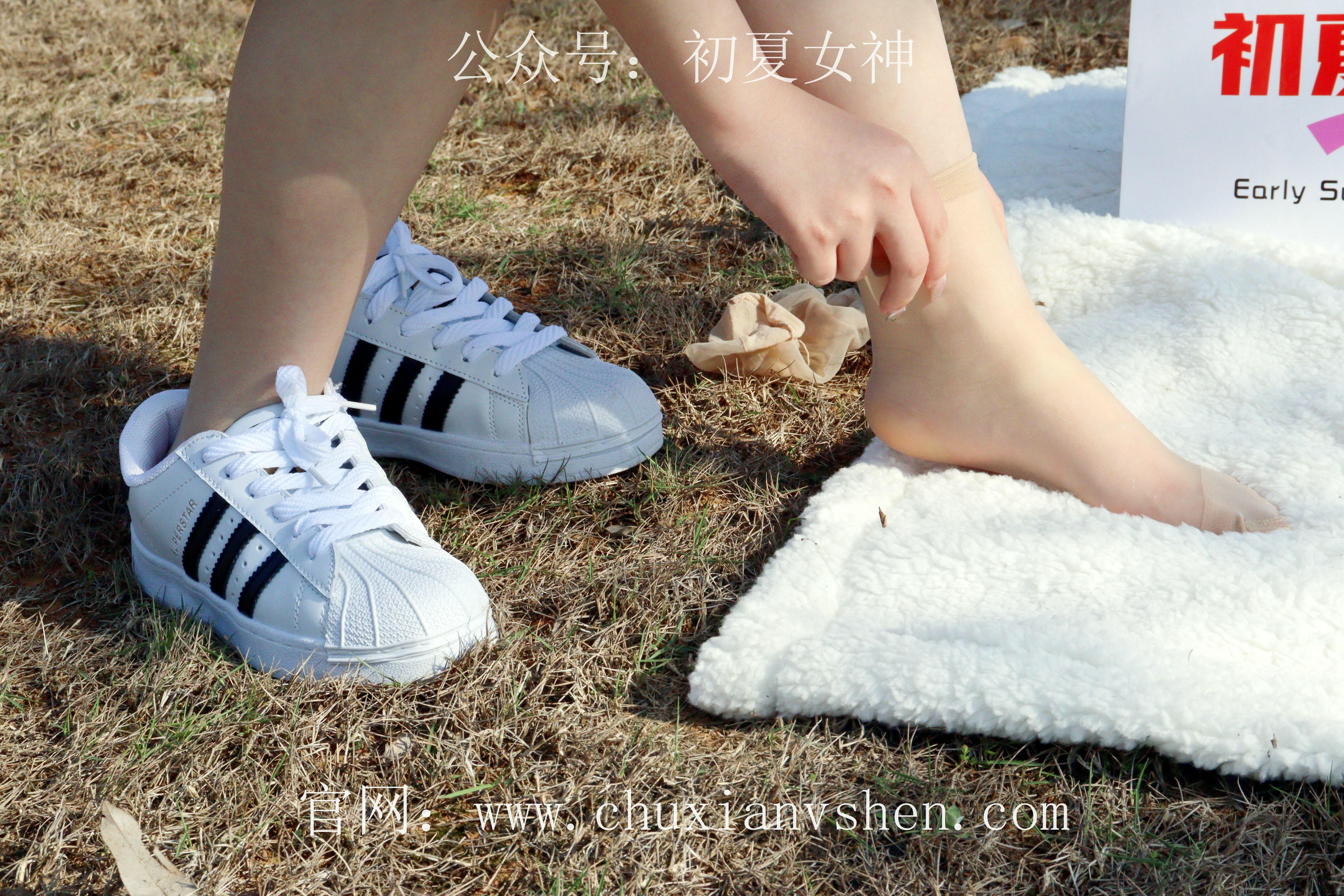 初夏女神 NO.232 念念~墨绿色JK搭配三叶草贝壳头鞋 [155P1V 4.84 GB]-155P_第8集