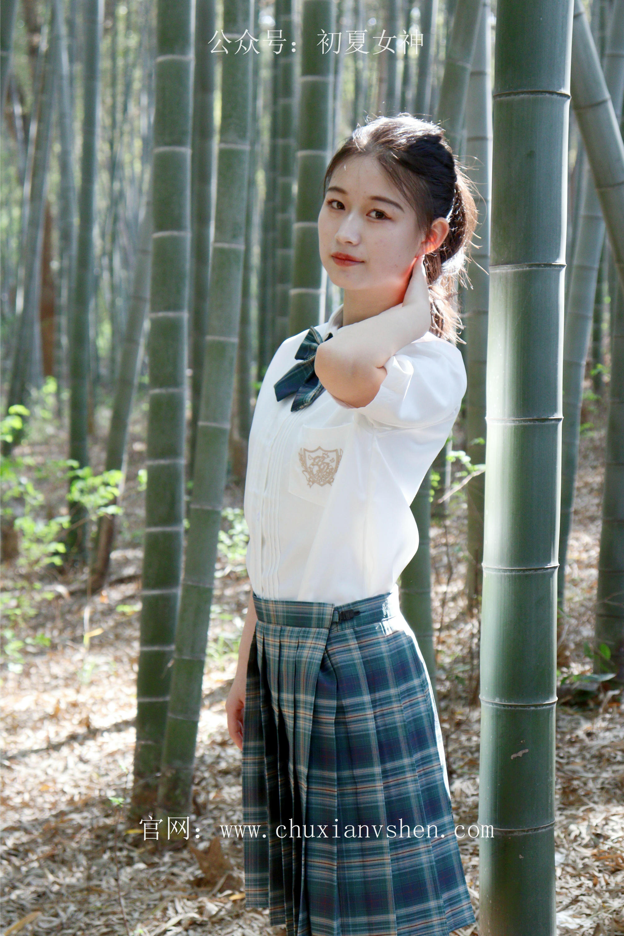 初夏女神 NO.232 念念~墨绿色JK搭配三叶草贝壳头鞋 [155P1V 4.84 GB]-155P_第1集